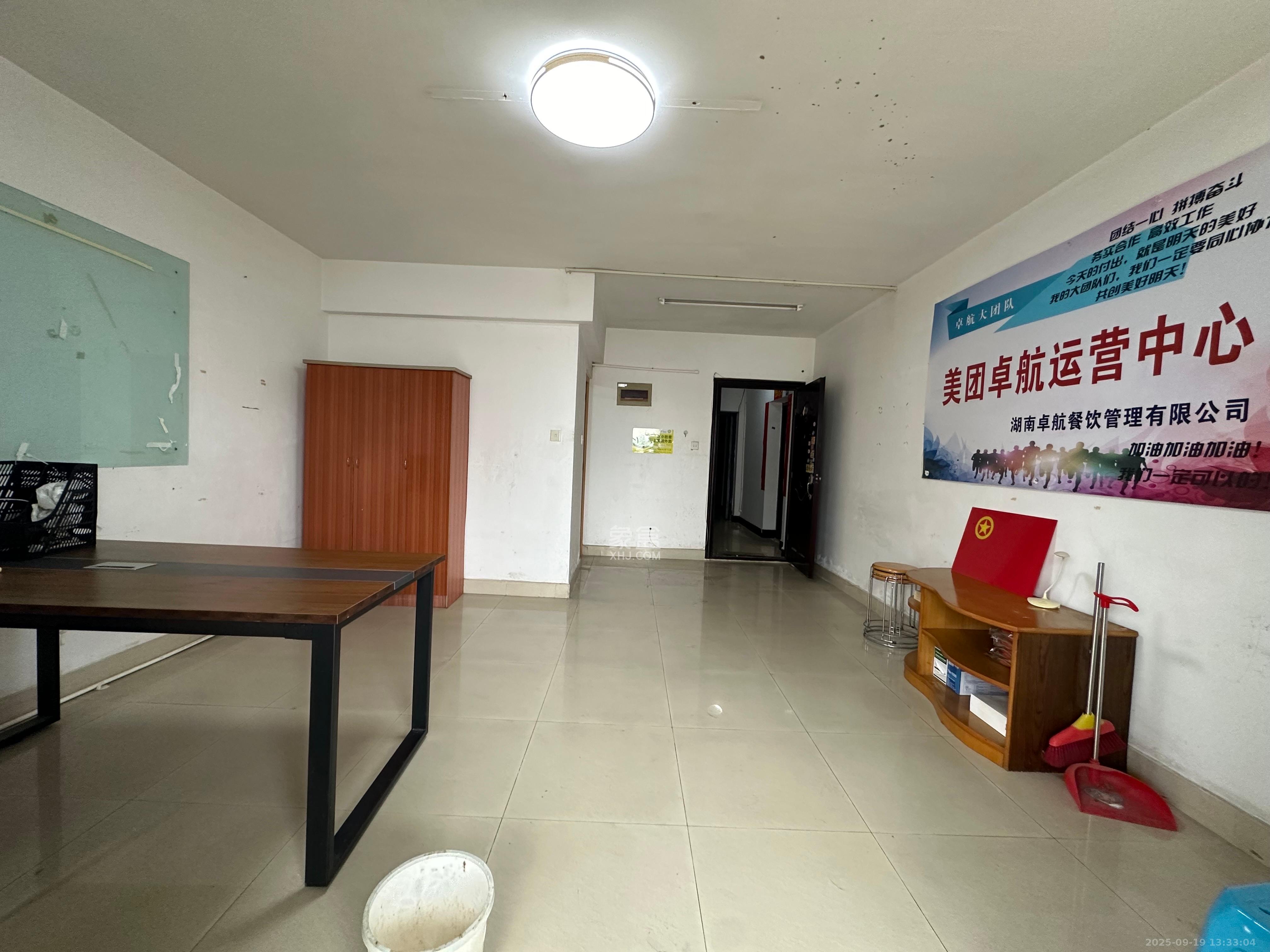 海利华宫大厦 1室1厅1卫 1500.0元/月 海利华宫大厦 1室1厅1卫 1500.0元/月室内图