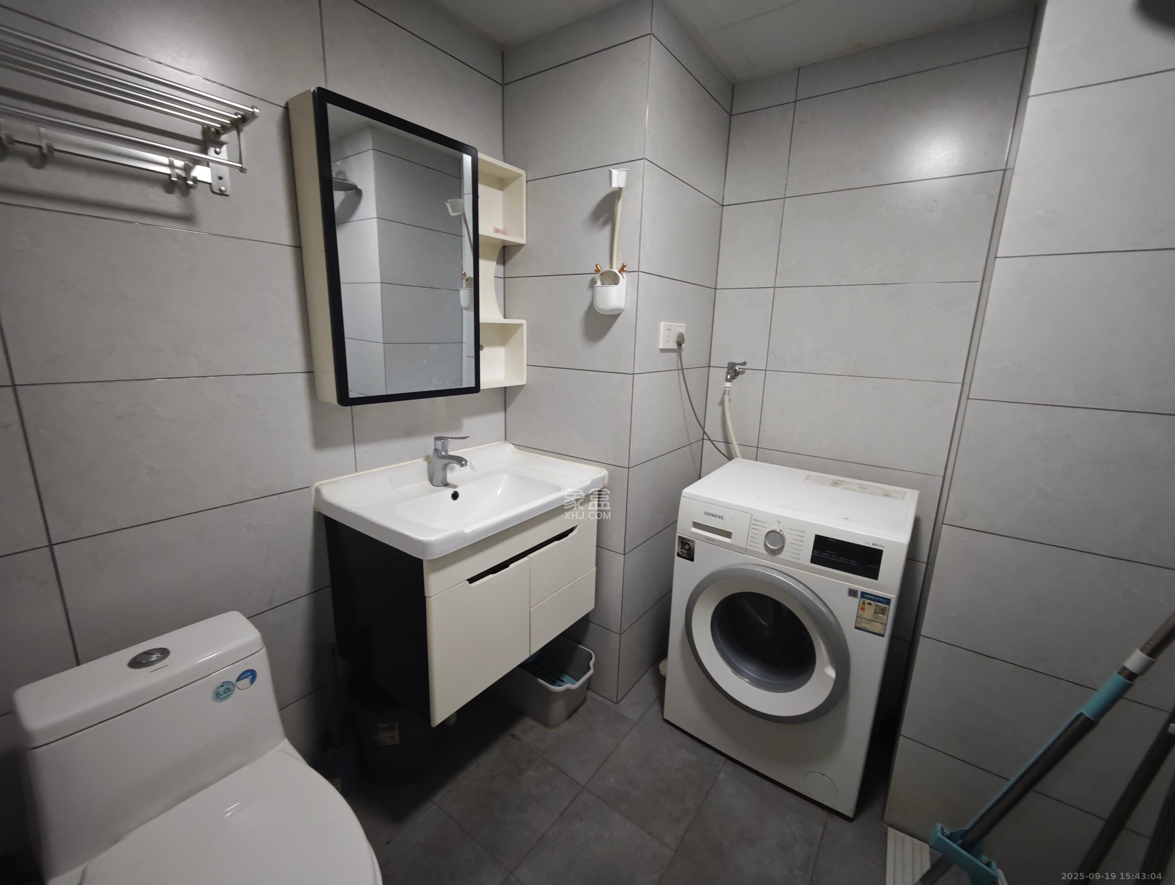 半山公馆(半山国际中心) 1室1厅1卫 2800.0元/月 半山公馆(半山国际中心) 1室1厅1卫 2800.0元/月室内图