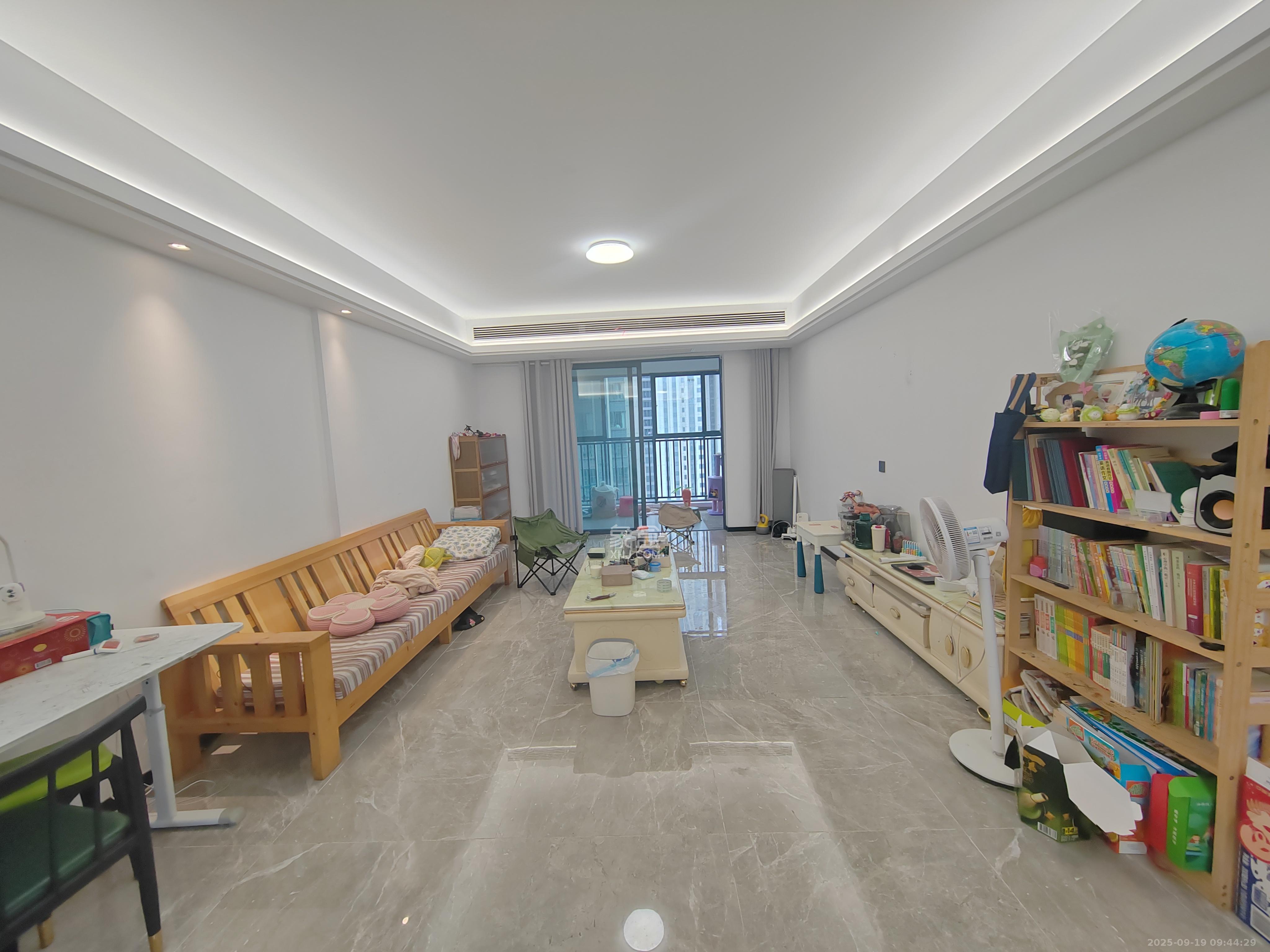 欣利梅溪左岸 4室2厅2卫 3200.0元/月 欣利梅溪左岸 4室2厅2卫 3200.0元/月室内图