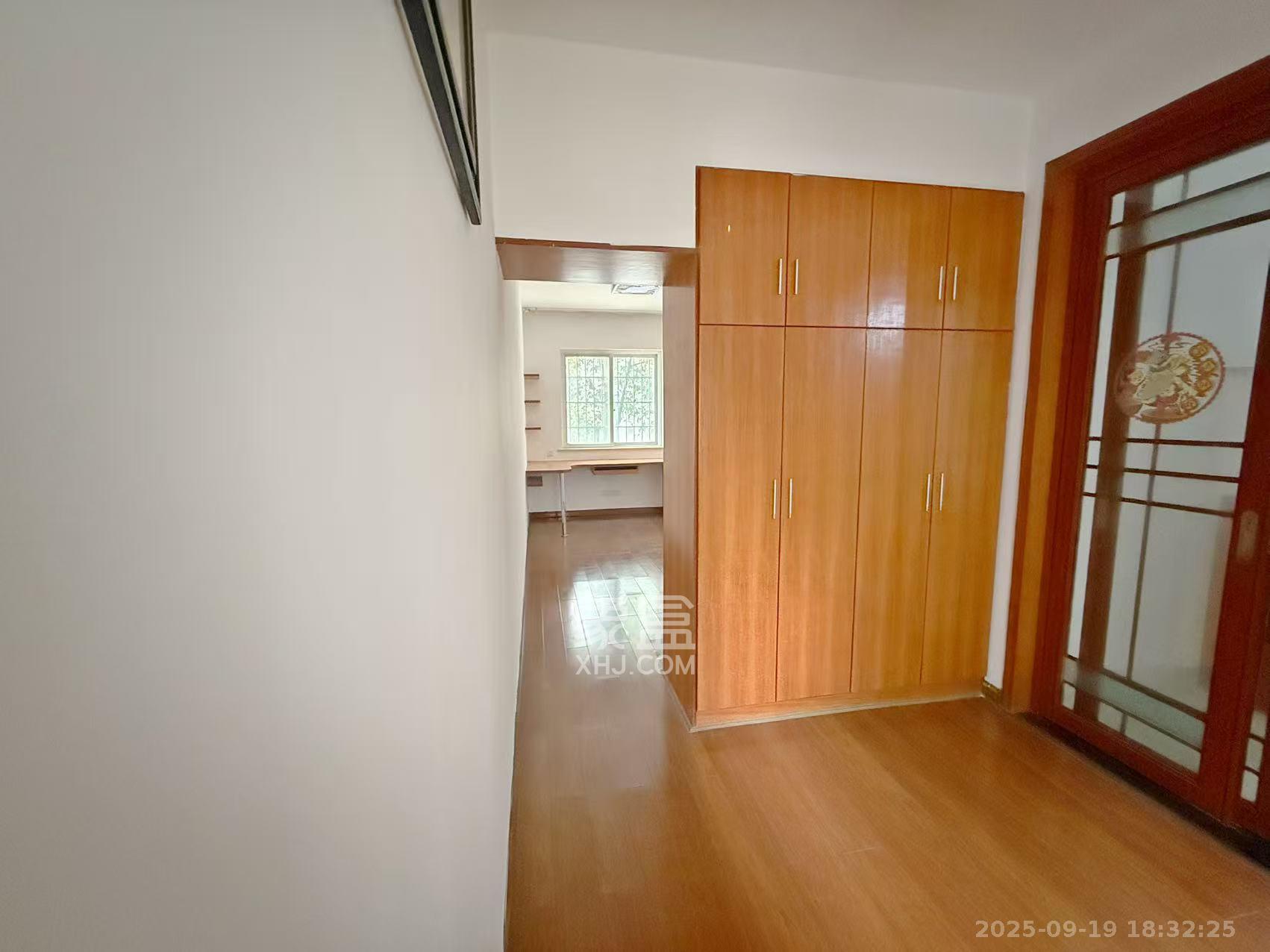 春满江南 4室2厅2卫 58.0万 春满江南 4室2厅2卫 58.0万客厅