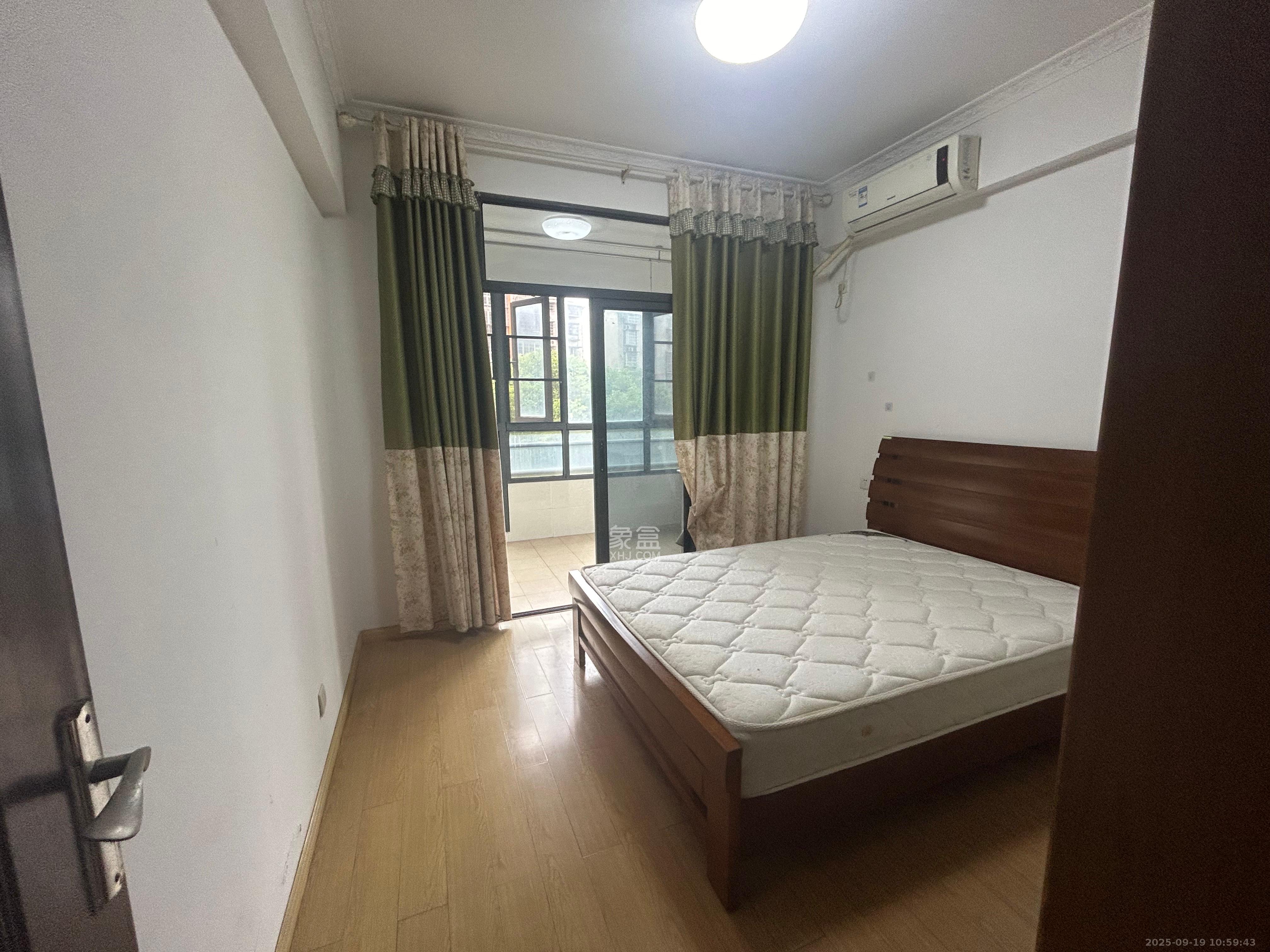 兴威帕克水岸  3室2厅2卫    2400.0元/月室内图