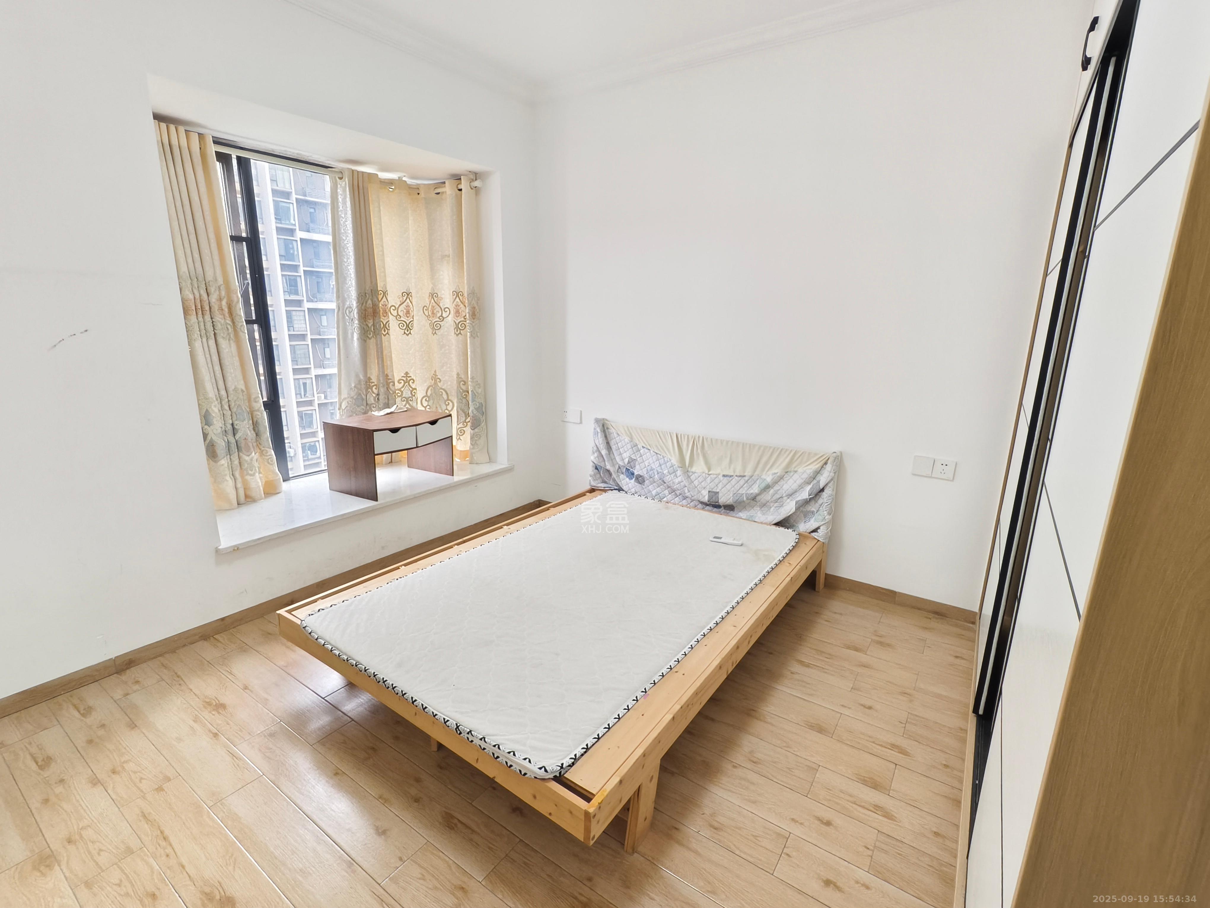 蓝山郡 3室2厅2卫 2400.0元/月 蓝山郡 3室2厅2卫 2400.0元/月室内图