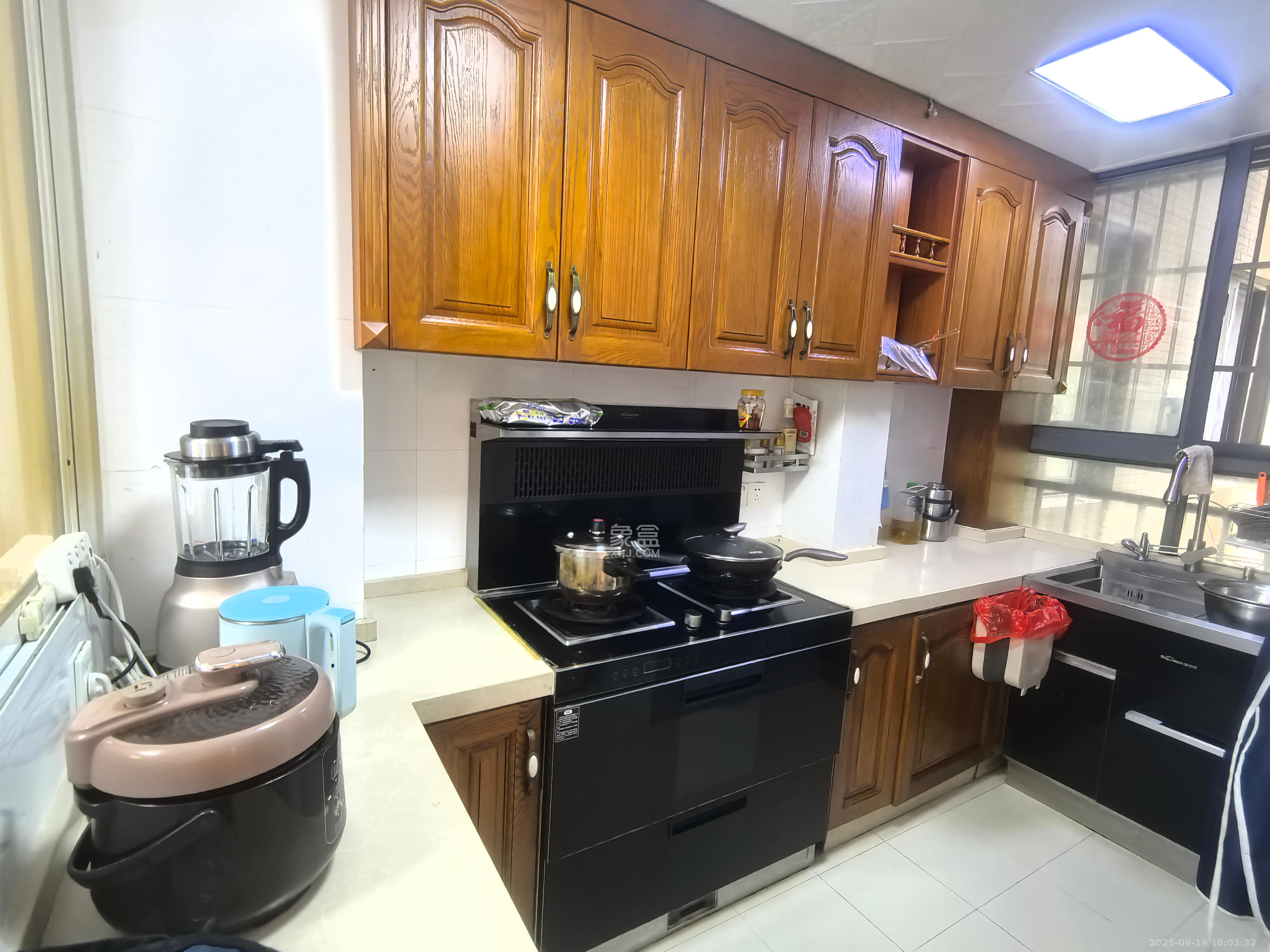 万博汇 4室2厅2卫 4200.0元/月 万博汇 4室2厅2卫 4200.0元/月室内图