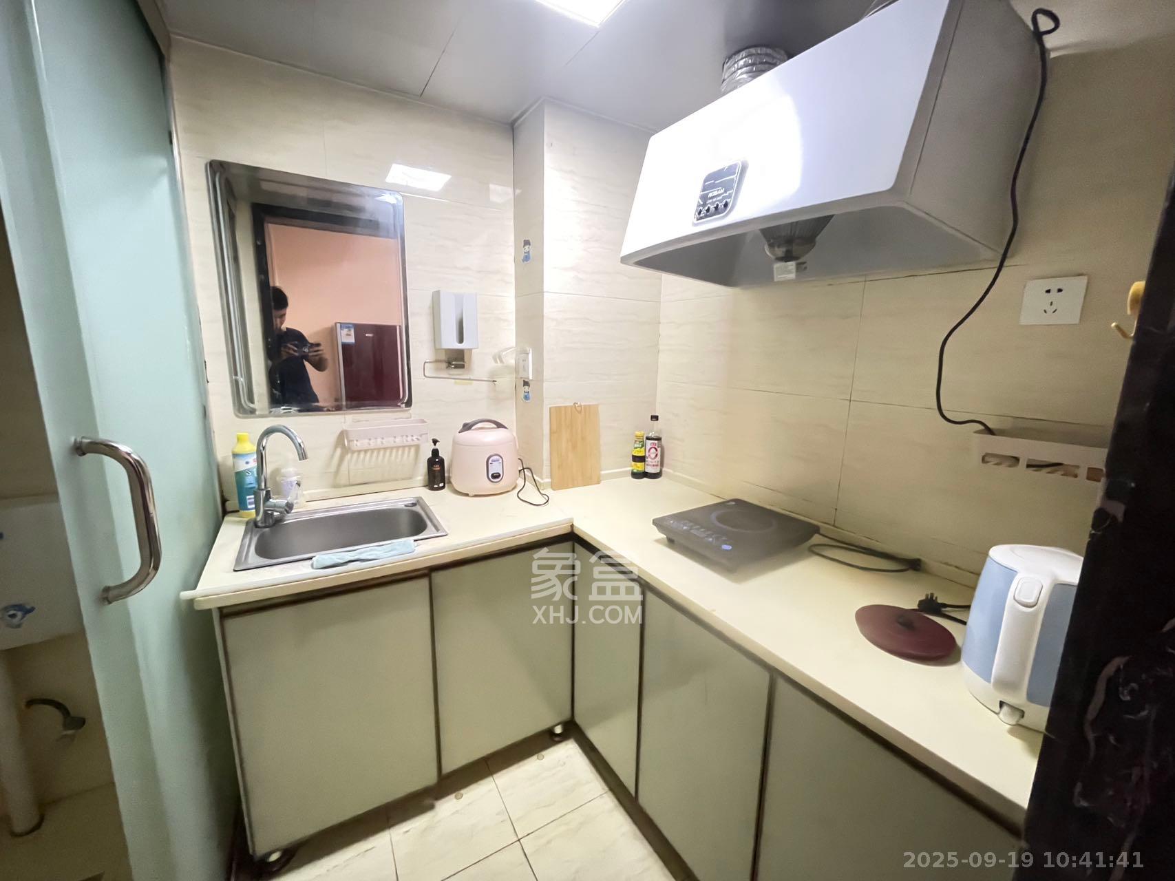 佳兴国际汇 1室1厅1卫 1300.0元/月 佳兴国际汇 1室1厅1卫 1300.0元/月室内图