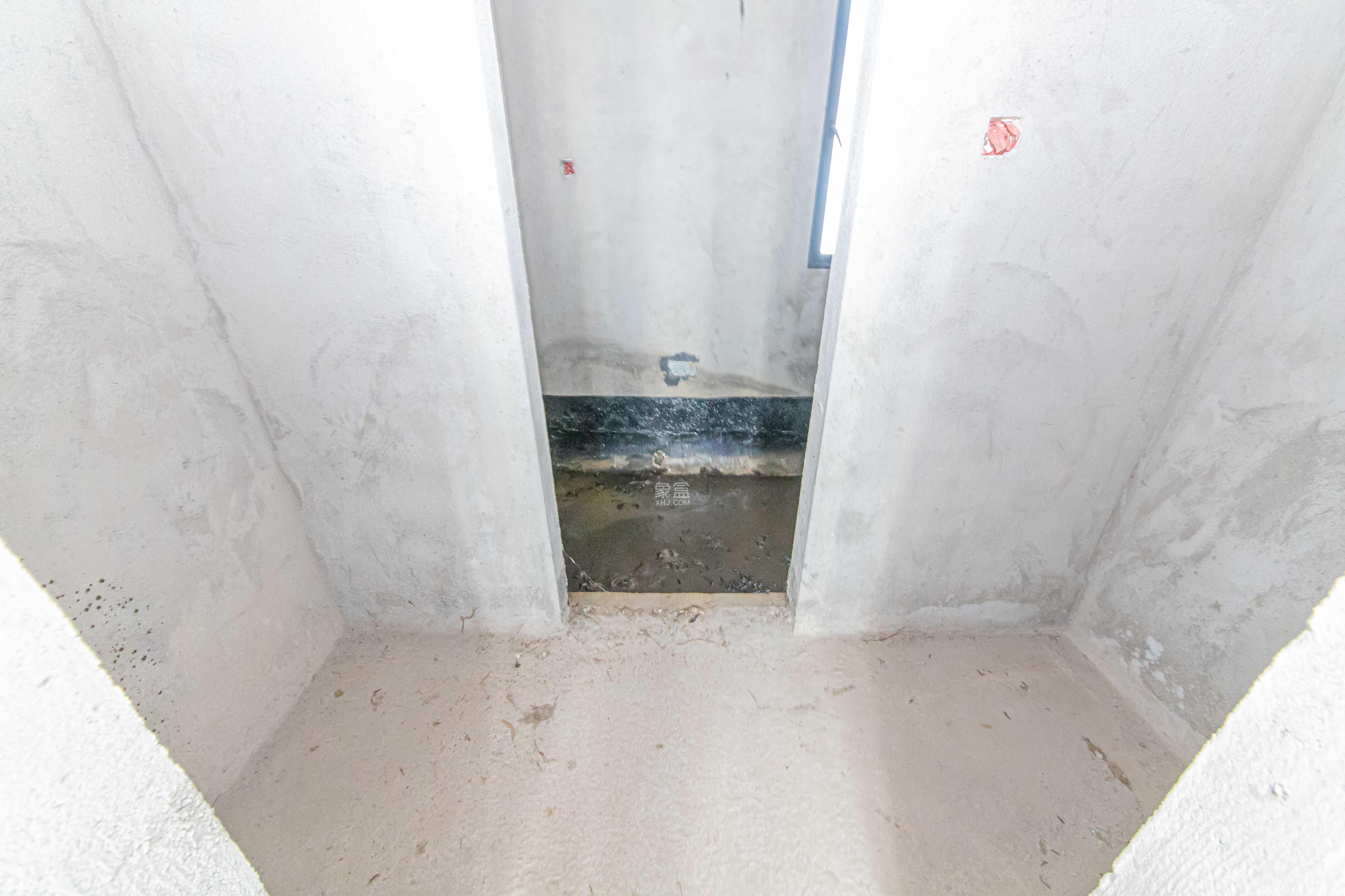 和泓融成府  4室2厅2卫    85.0万卫生间