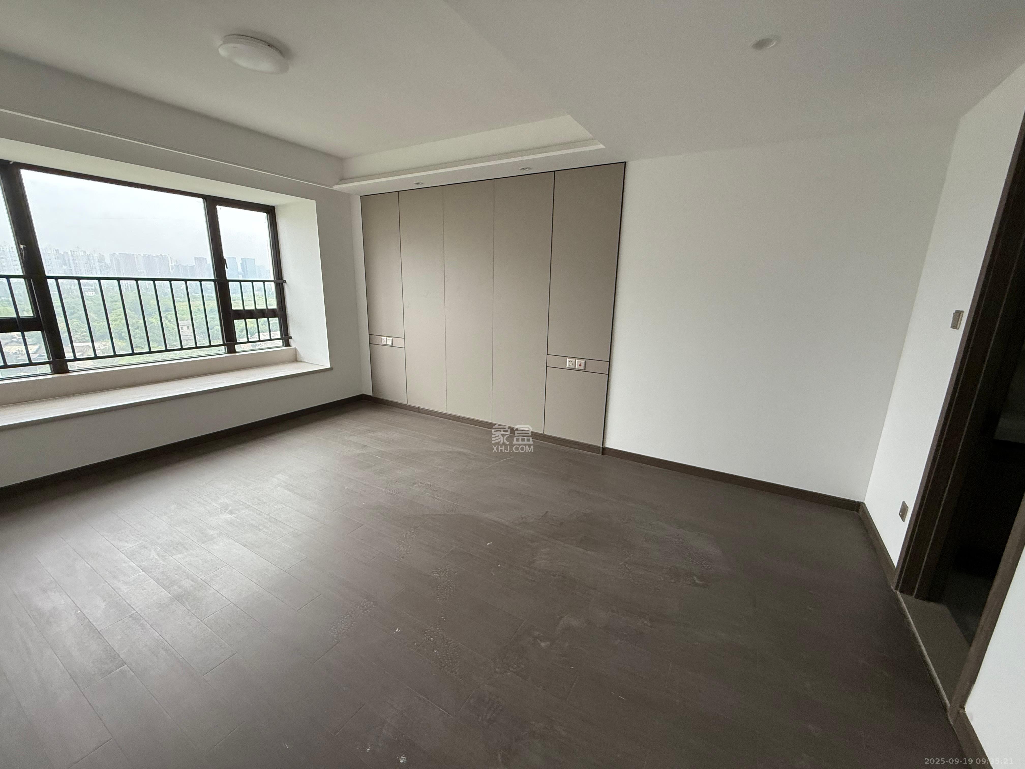 龙湖春江天玺  4室2厅2卫    5000.0元/月 龙湖春江天玺  4室2厅2卫    5000.0元/月室内图