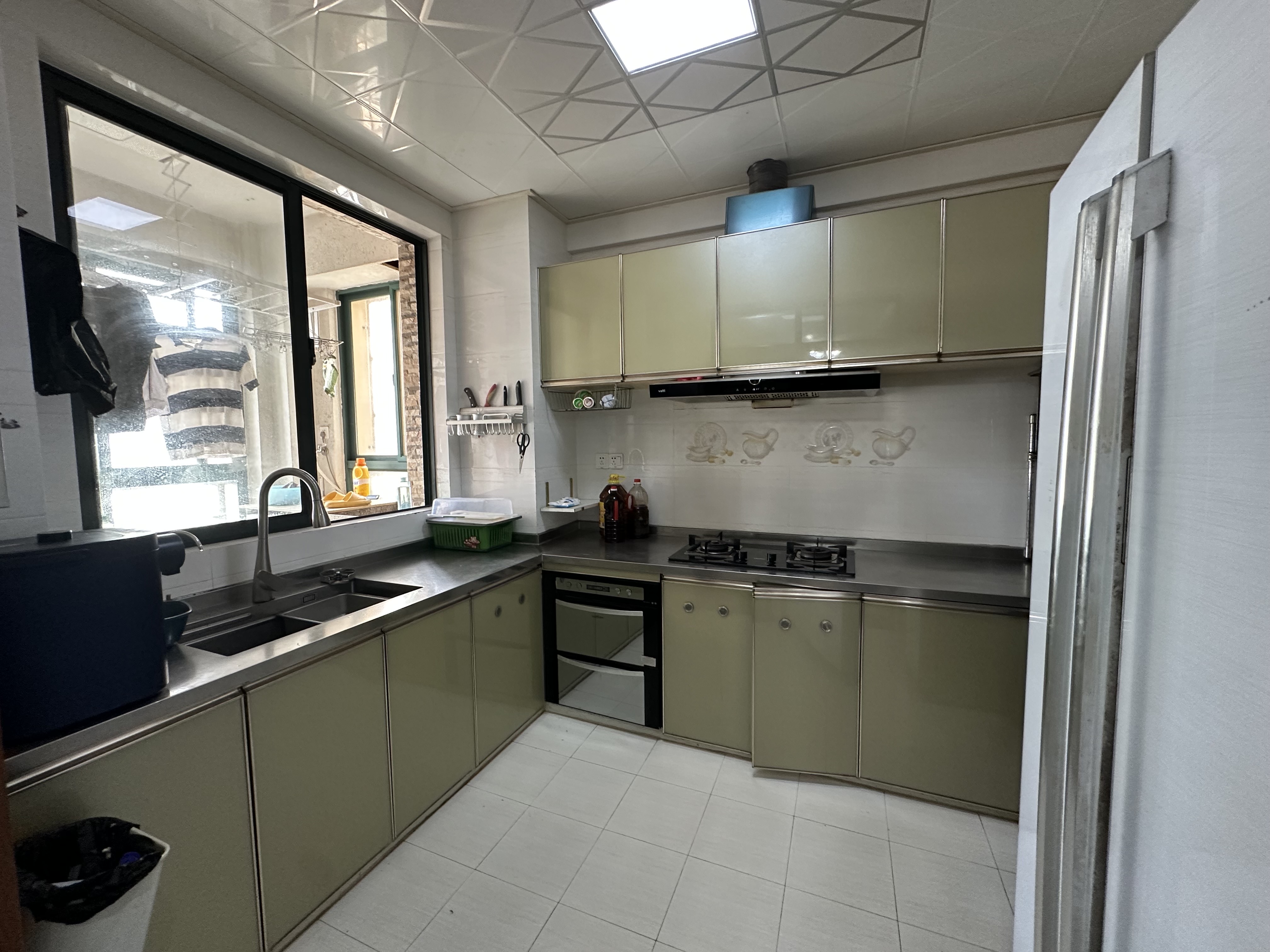 海阔天空-国瑞城二期(雅仕苑) 4室2厅2卫 5600.0元/月 海阔天空-国瑞城二期(雅仕苑) 4室2厅2卫 5600.0元/月室内图