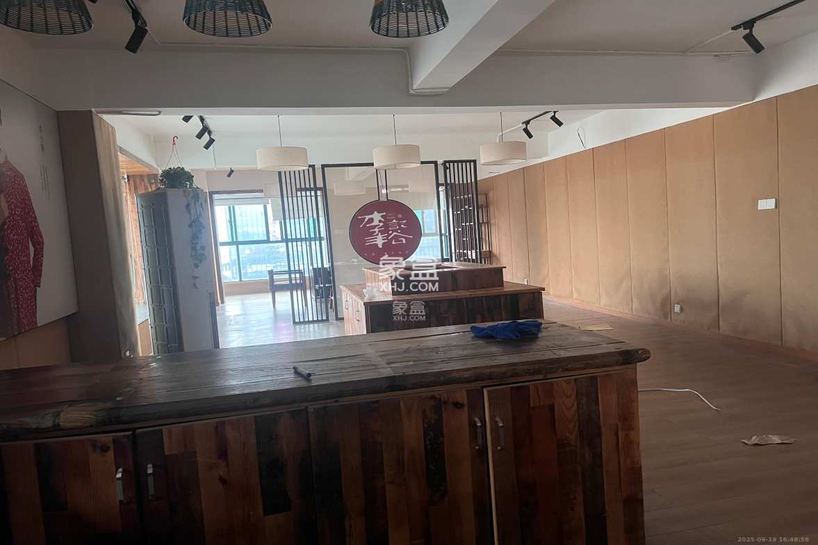 高桥财富大厦 1室1厅1卫 2600.0元/月 高桥财富大厦 1室1厅1卫 2600.0元/月室内图