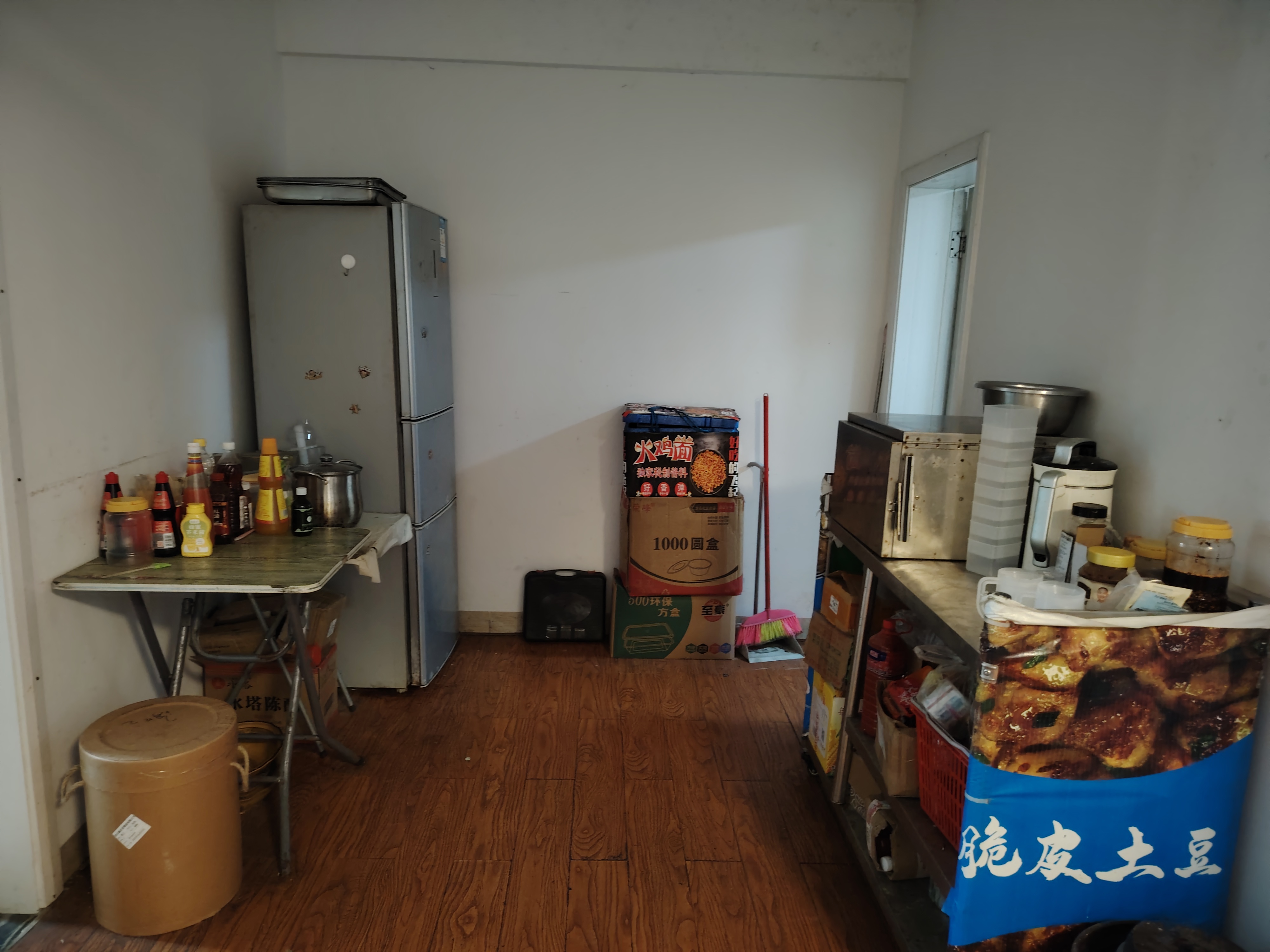 景山花园  3室2厅1卫   2300.00元/月室内图