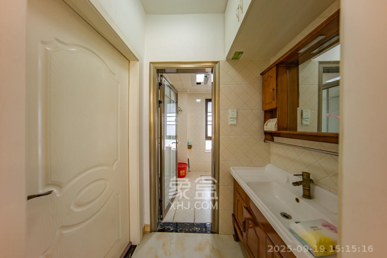 华润橡树湾 3室2厅2卫 2600.0元/月 华润橡树湾 3室2厅2卫 2600.0元/月室内图