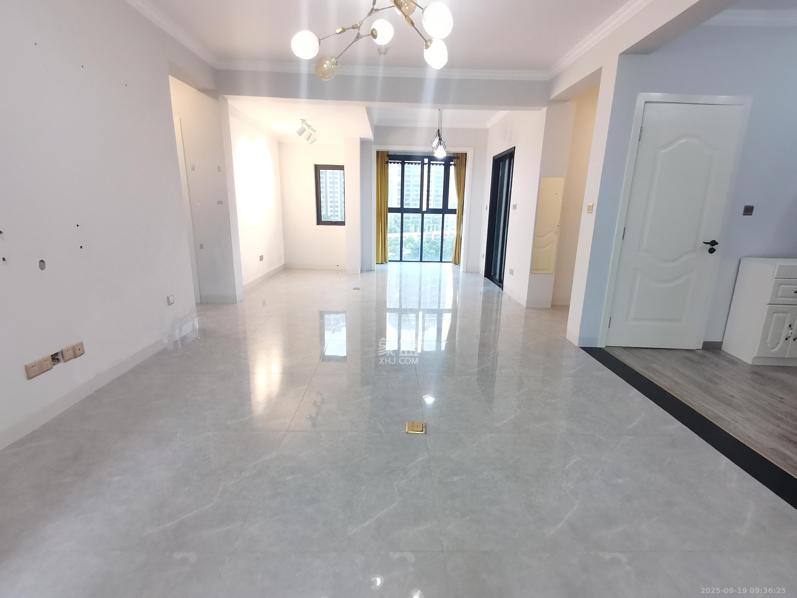 中建梅溪湖中心  3室2厅2卫    2900.0元/月