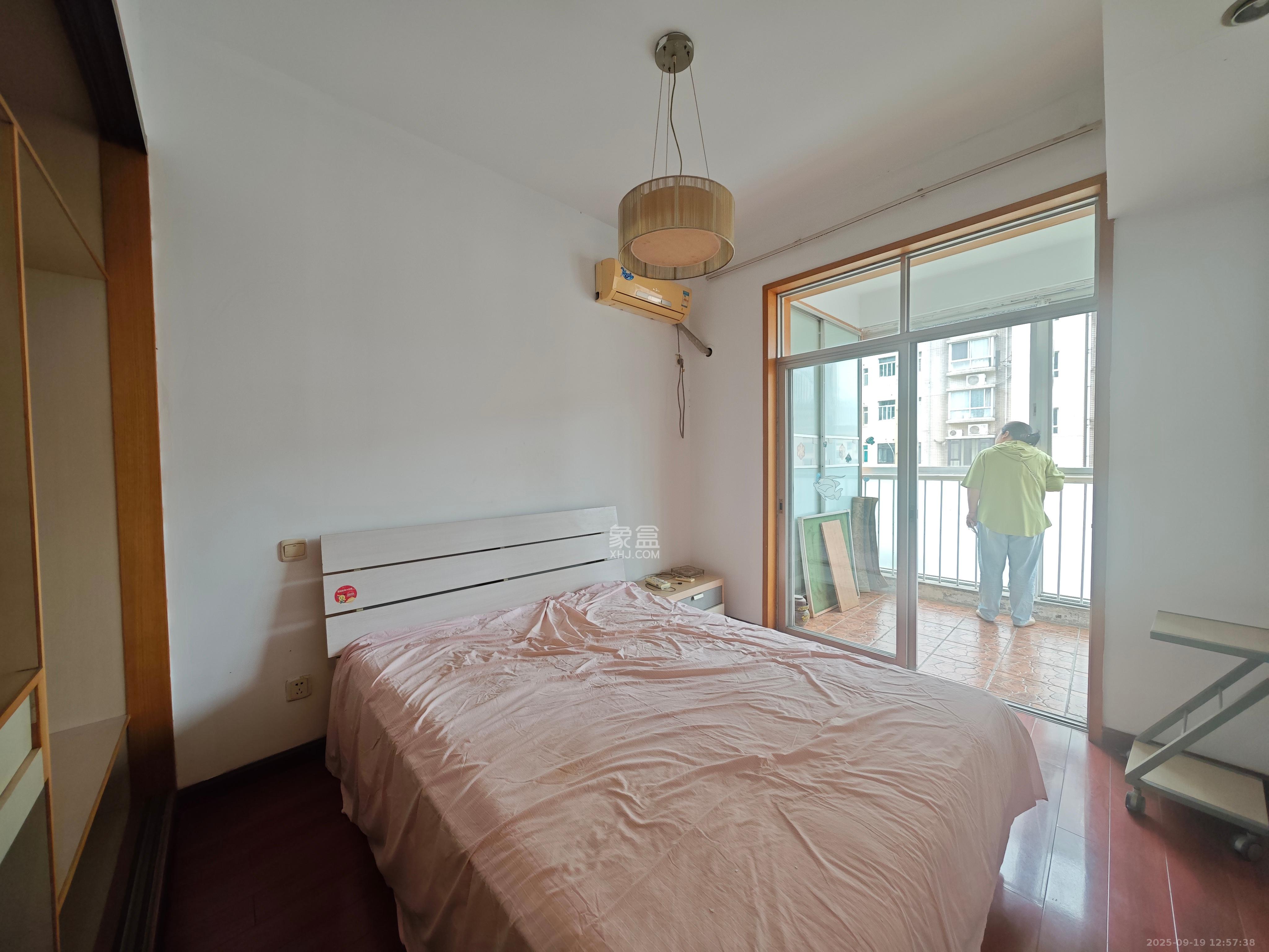 华银园  3室2厅2卫    2500.0元/月室内图