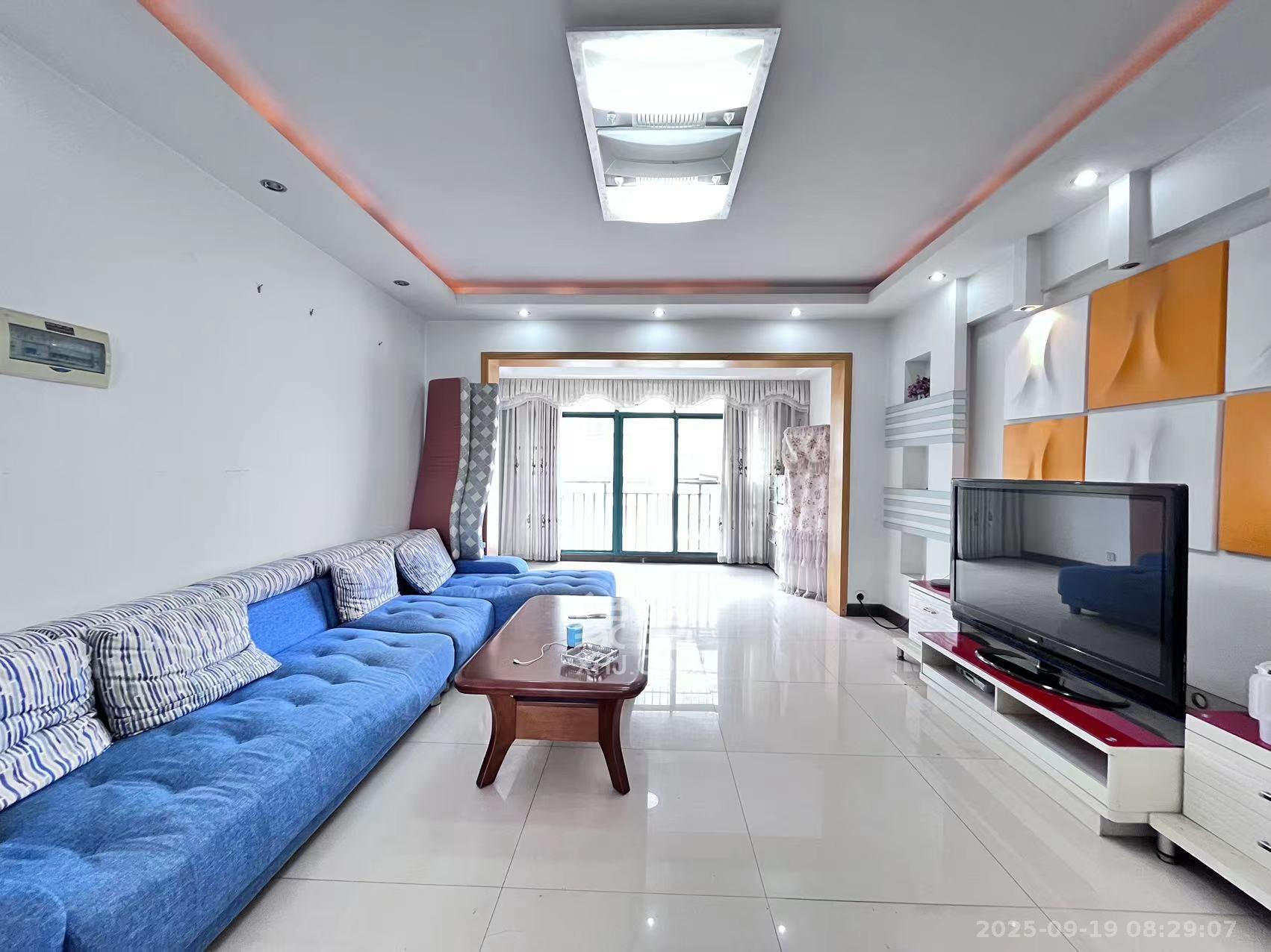 望兴景园一期 3室2厅2卫 2700.0元/月 望兴景园一期 3室2厅2卫 2700.0元/月室内图