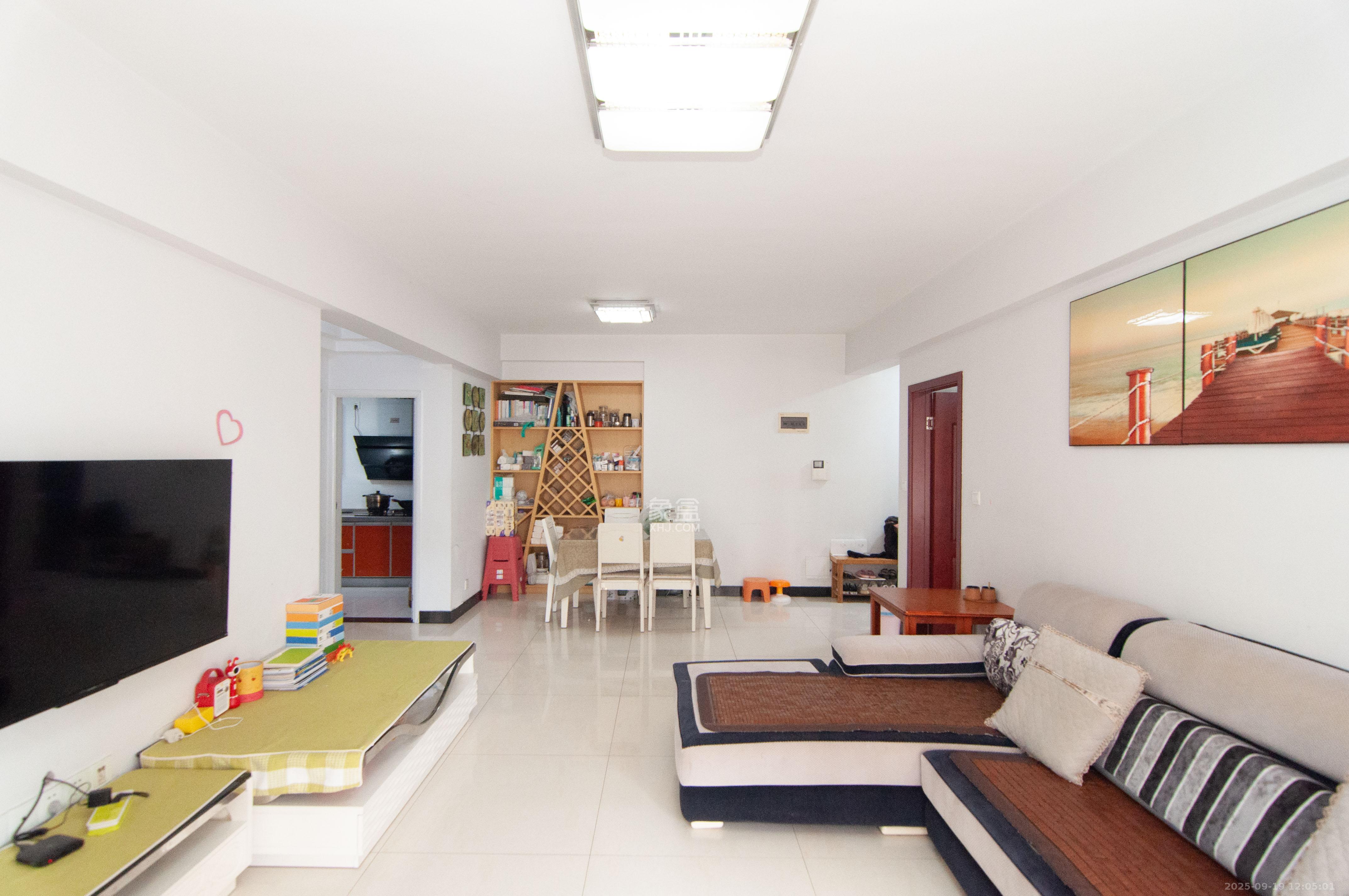 中房F联邦 3室2厅2卫 78.0万 中房F联邦 3室2厅2卫 78.0万客厅