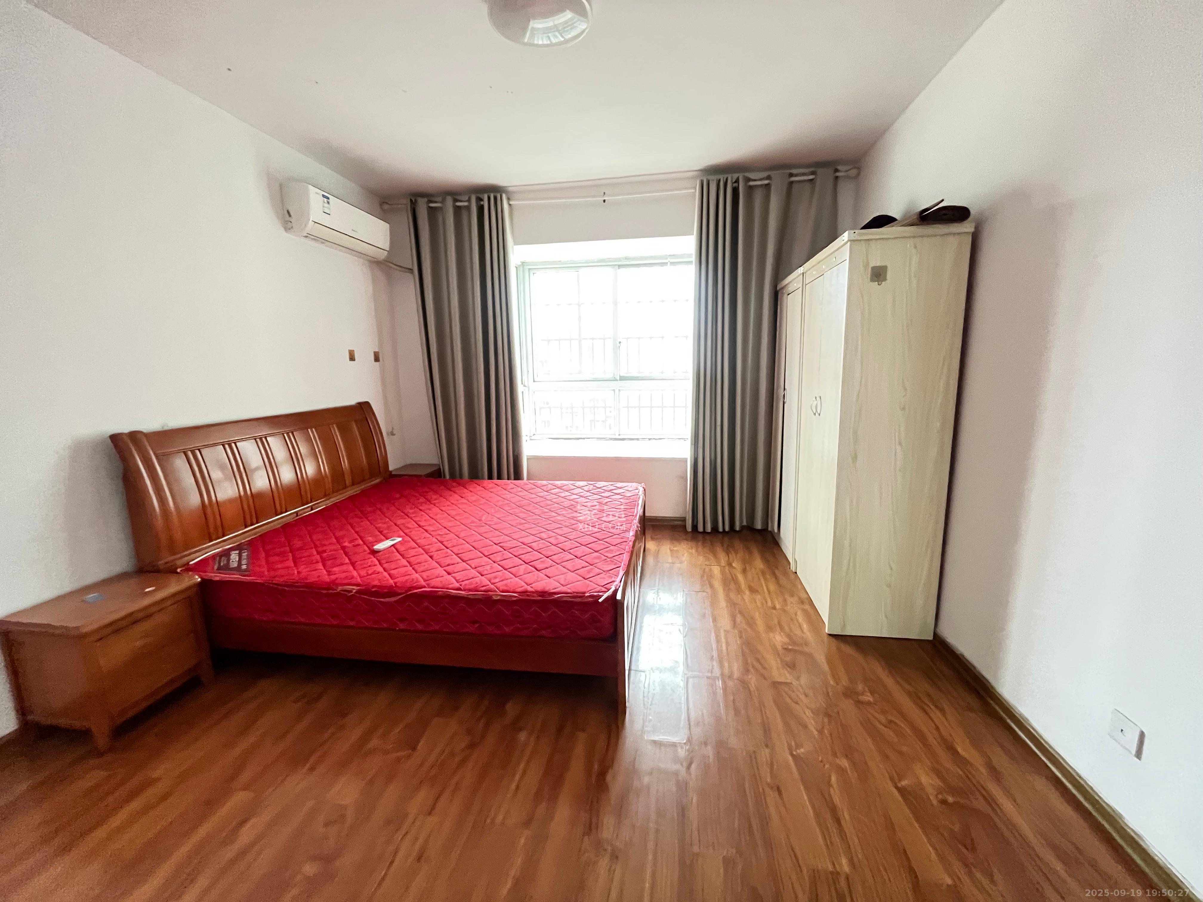 中悦领秀金都  3室2厅2卫    1600.0元/月室内图