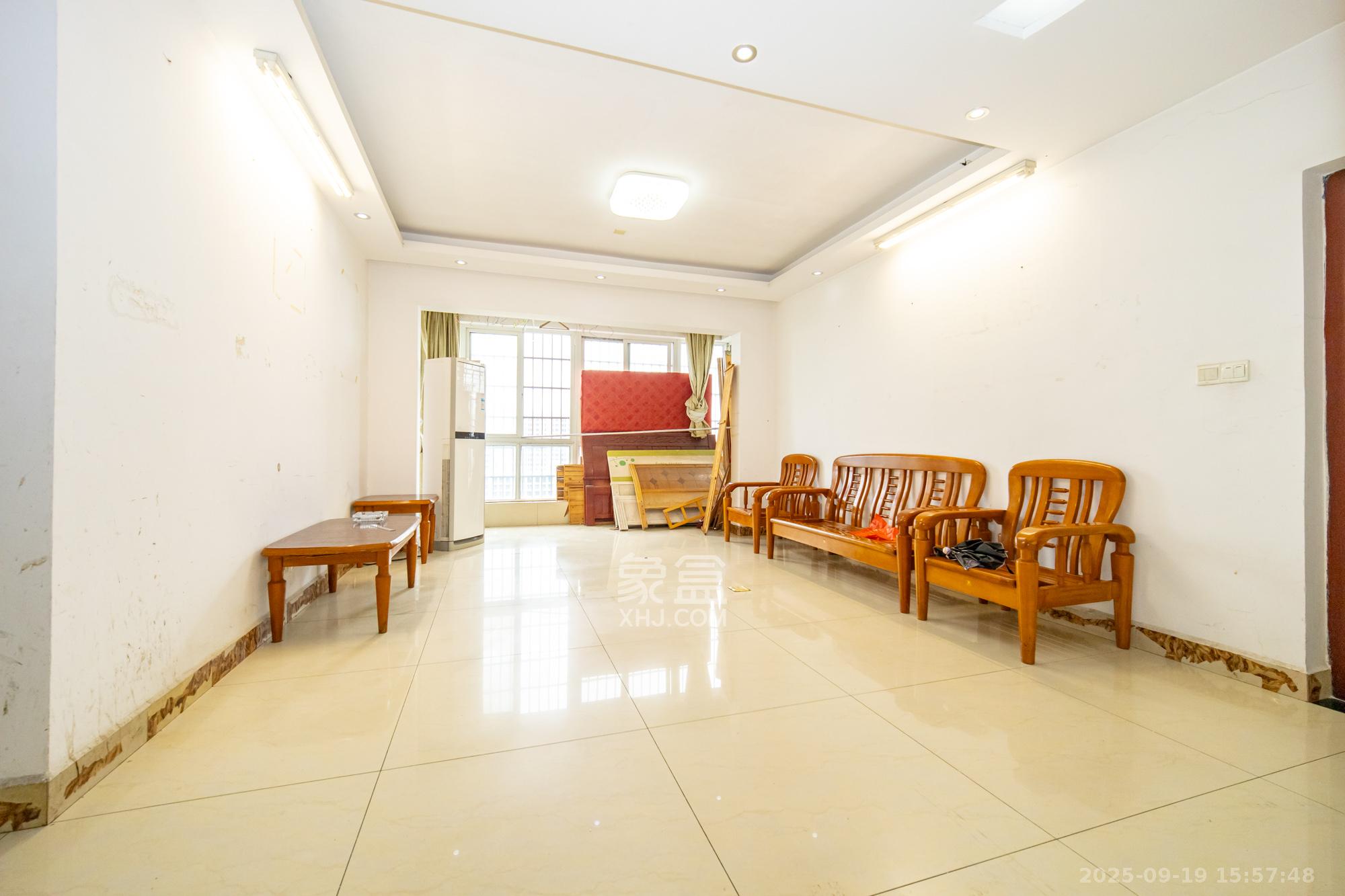 时代星城 3室2厅2卫 68.8万 时代星城 3室2厅2卫 68.8万客厅