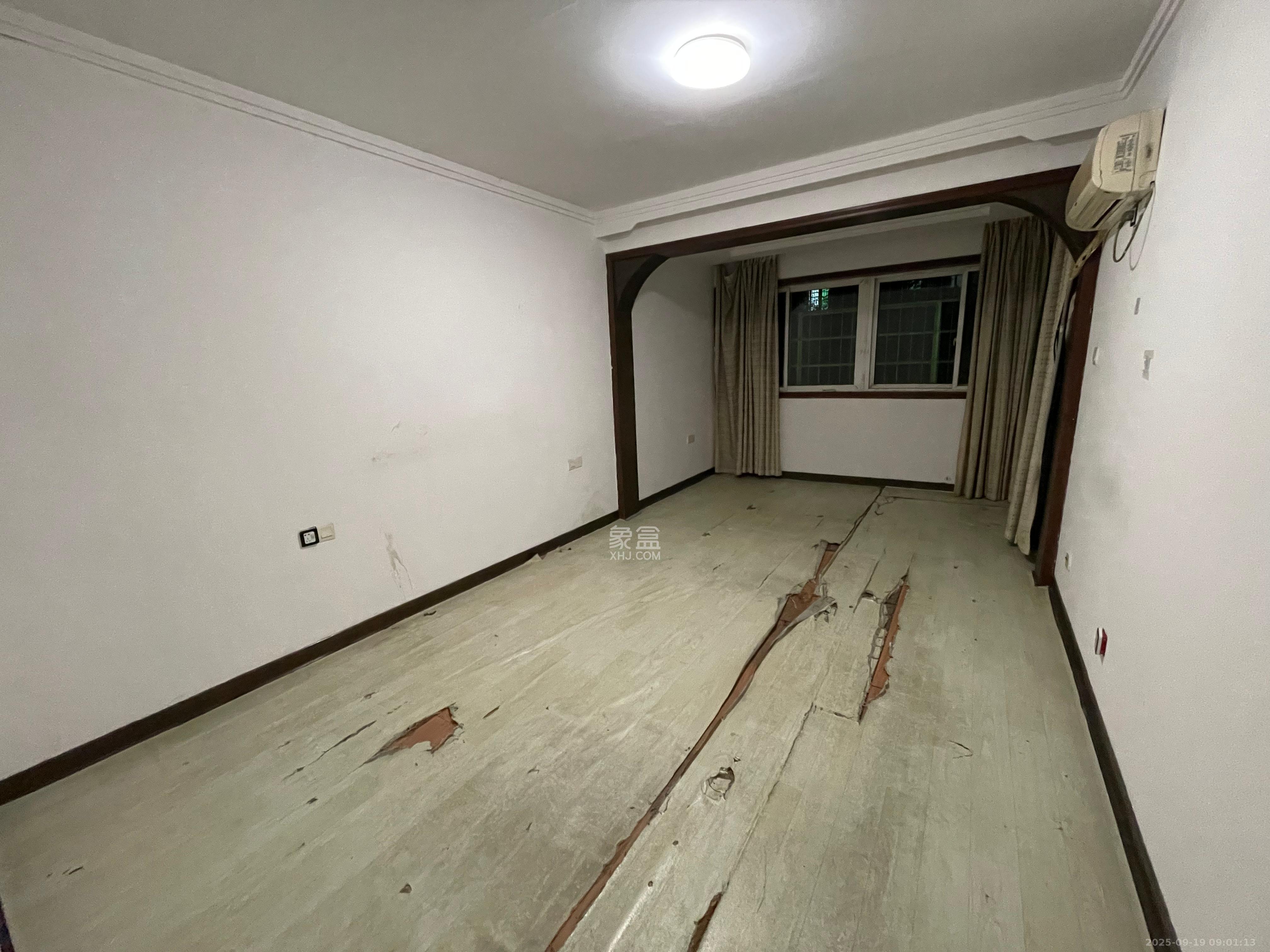 咸嘉新村嘉旺苑 4室2厅2卫 2000.0元/月 咸嘉新村嘉旺苑 4室2厅2卫 2000.0元/月室内图