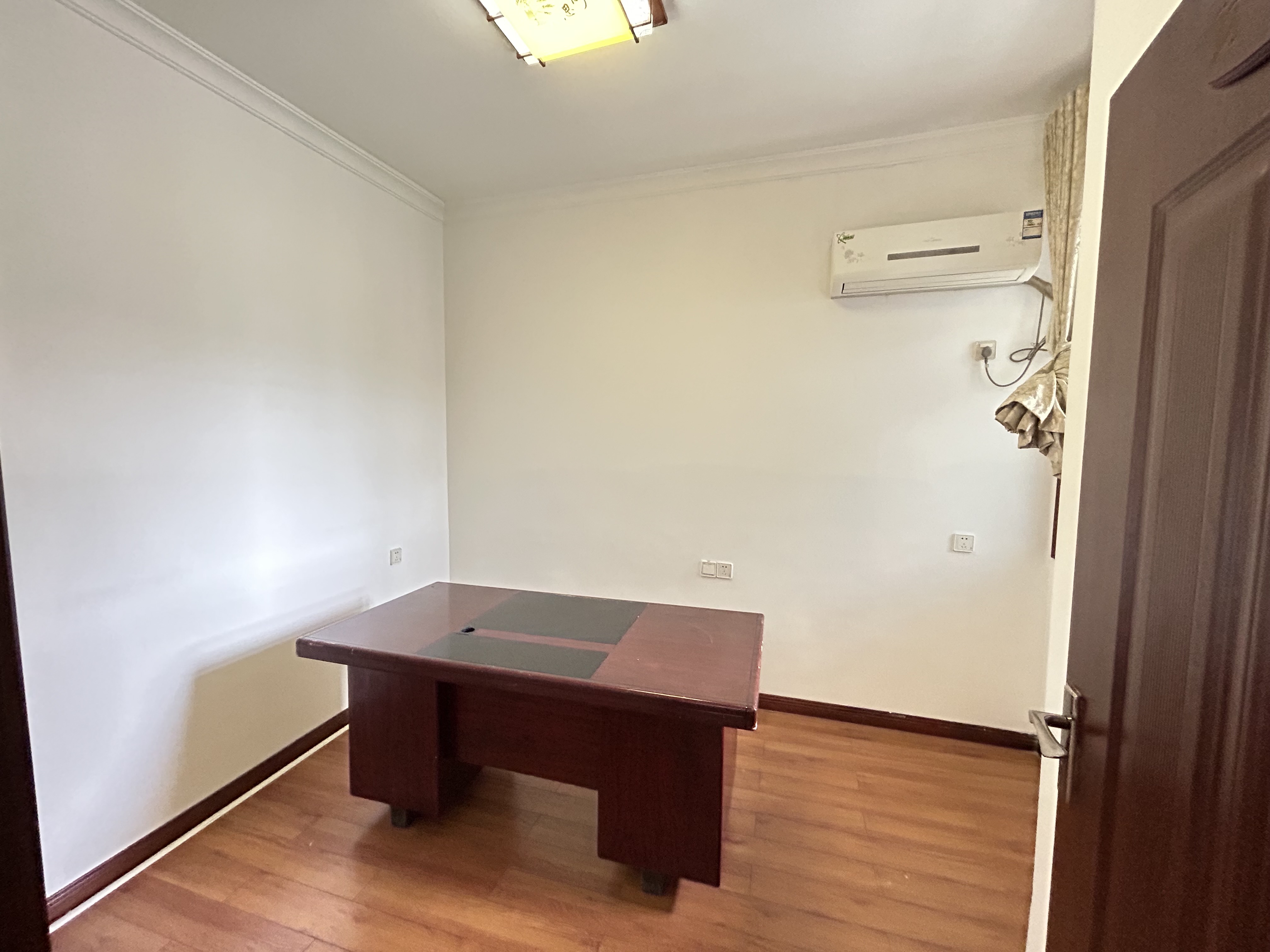 逸臣广场 2室2厅1卫 1500.0元/月 逸臣广场 2室2厅1卫 1500.0元/月室内图