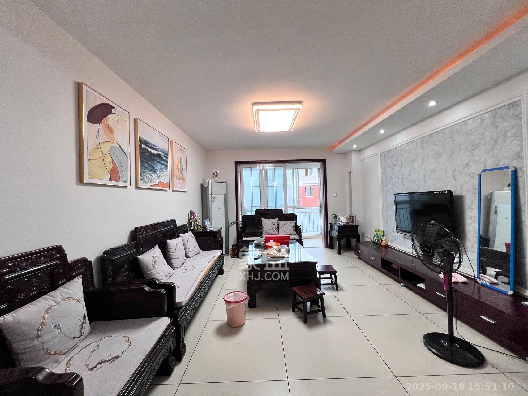 学府华庭 4室2厅2卫 2500.0元/月 学府华庭 4室2厅2卫 2500.0元/月室内图