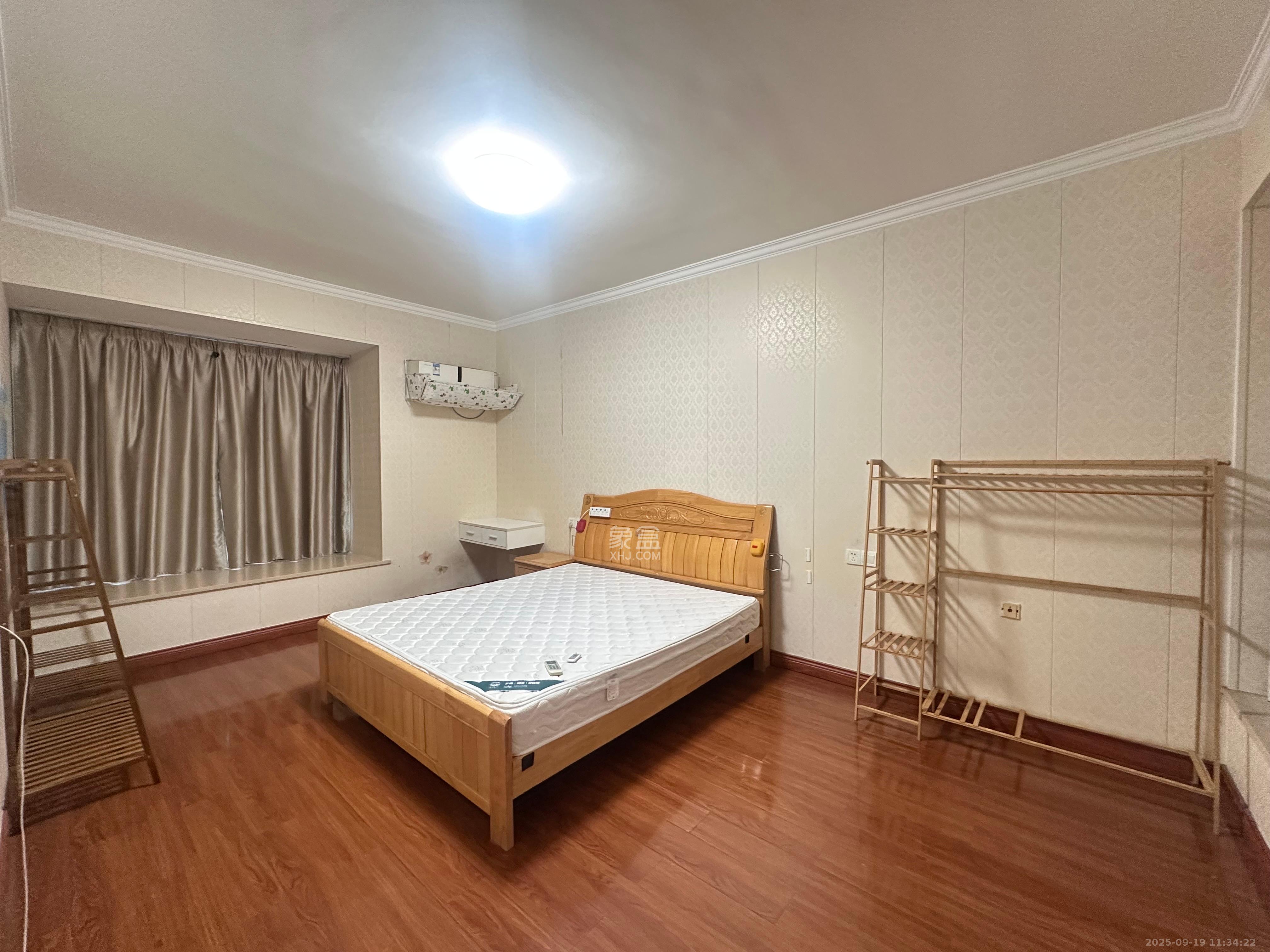 藏珑湖上国际花园 3室2厅2卫 3200.0元/月 藏珑湖上国际花园 3室2厅2卫 3200.0元/月室内图