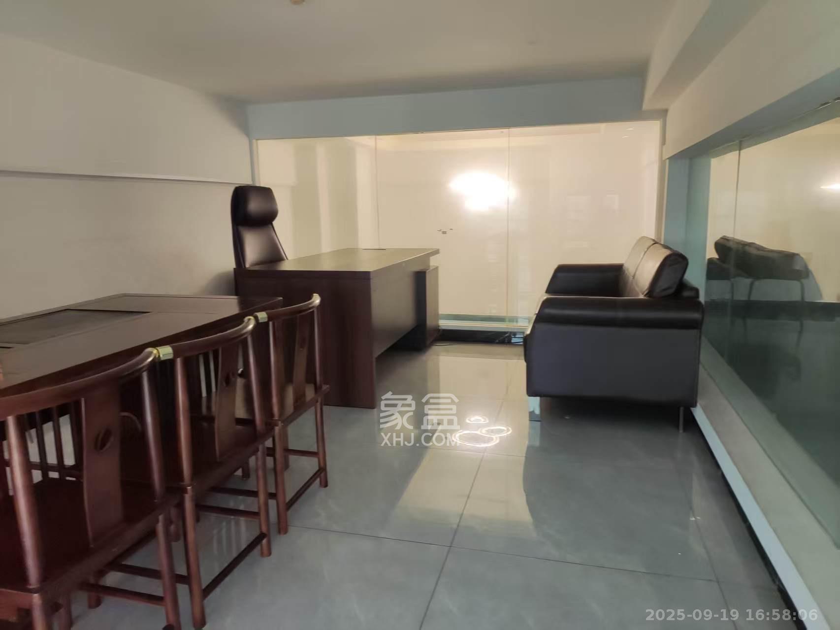 华润置地广场二期 1室1厅1卫 4500.0元/月 华润置地广场二期 1室1厅1卫 4500.0元/月室内图