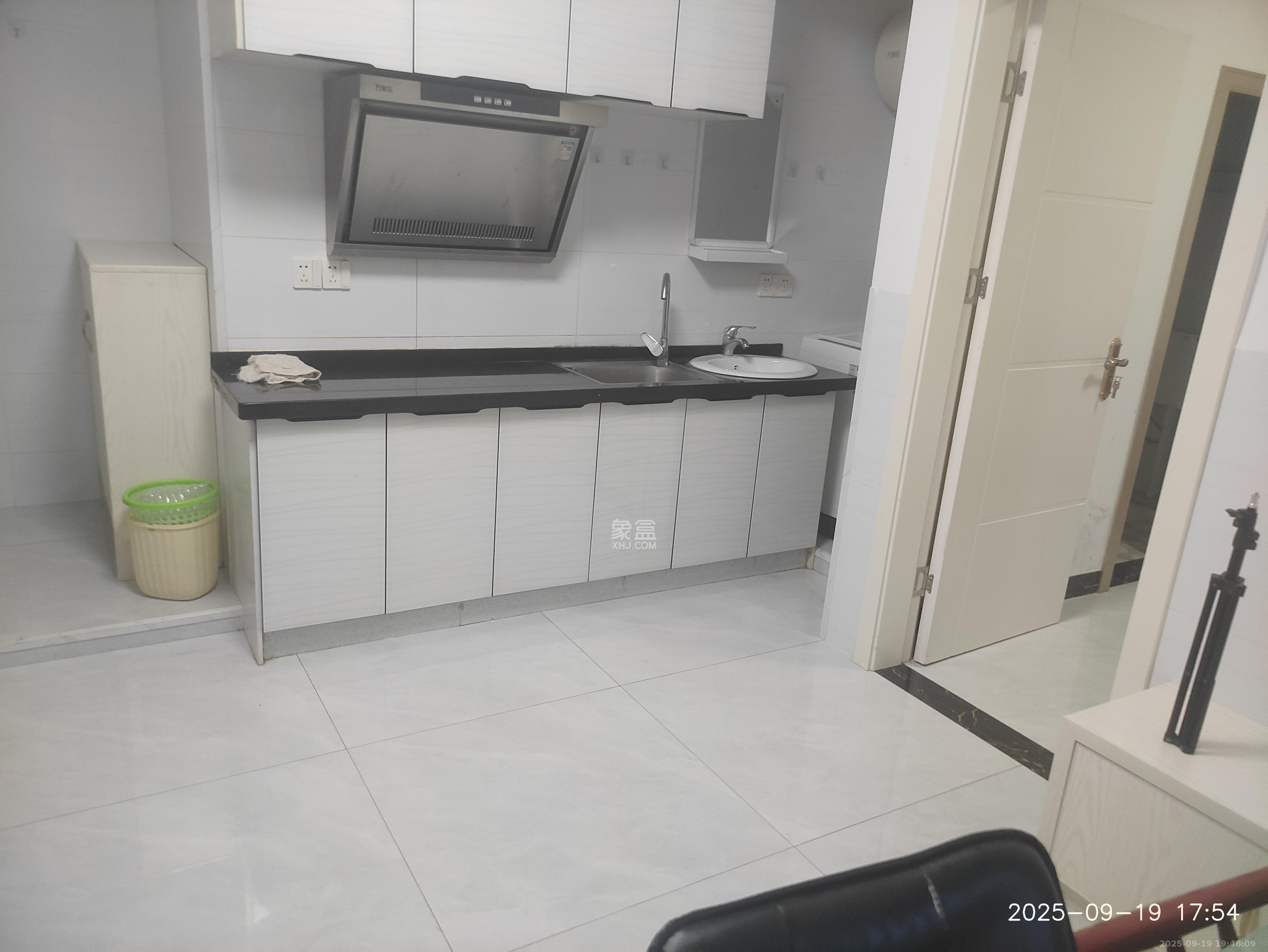 桥头家苑一期  1室1厅0卫    1100.0元/月室内图