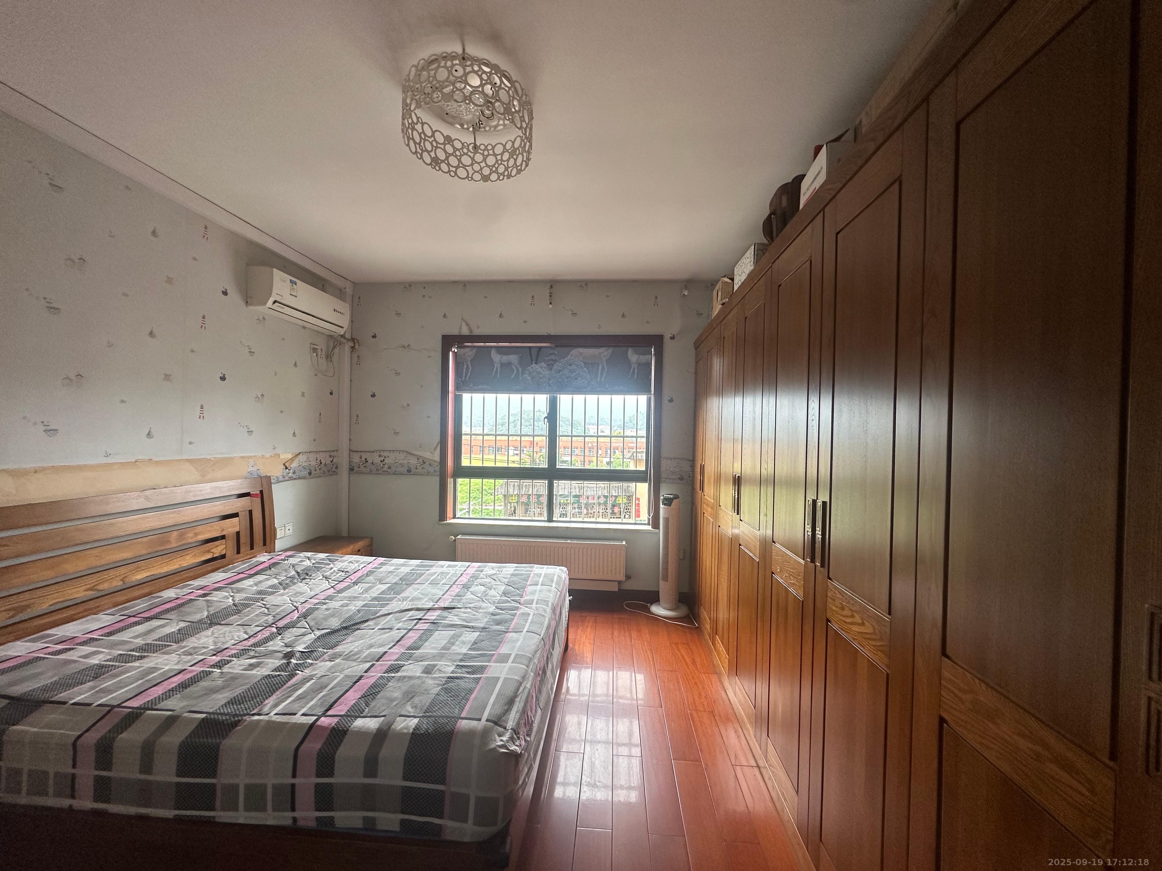 观湖苑(长沙映像) 4室2厅2卫 3500.0元/月 观湖苑(长沙映像) 4室2厅2卫 3500.0元/月室内图