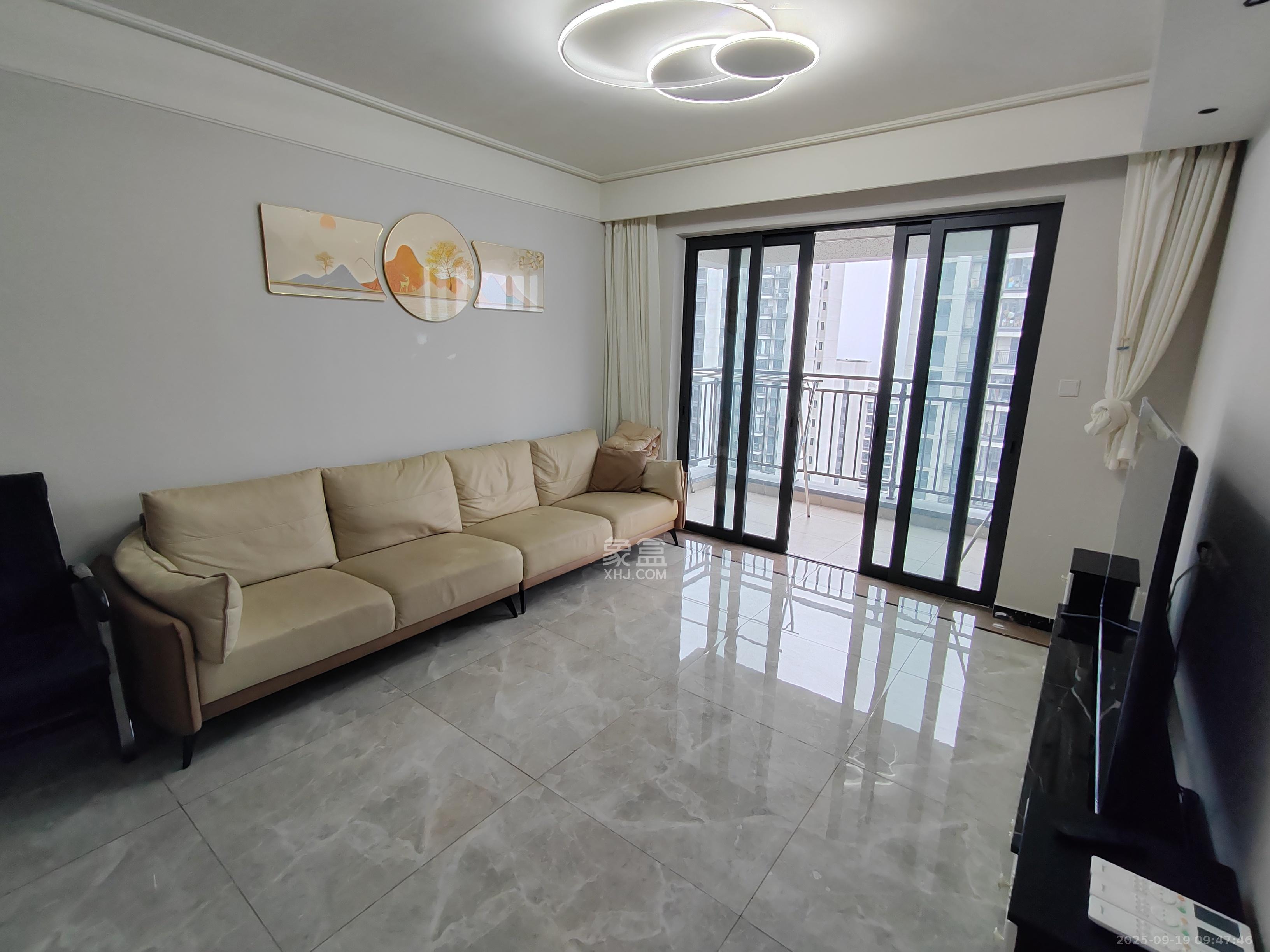 保利恒伟时光印象  4室2厅2卫    2700.0元/月 保利恒伟时光印象  4室2厅2卫    2700.0元/月