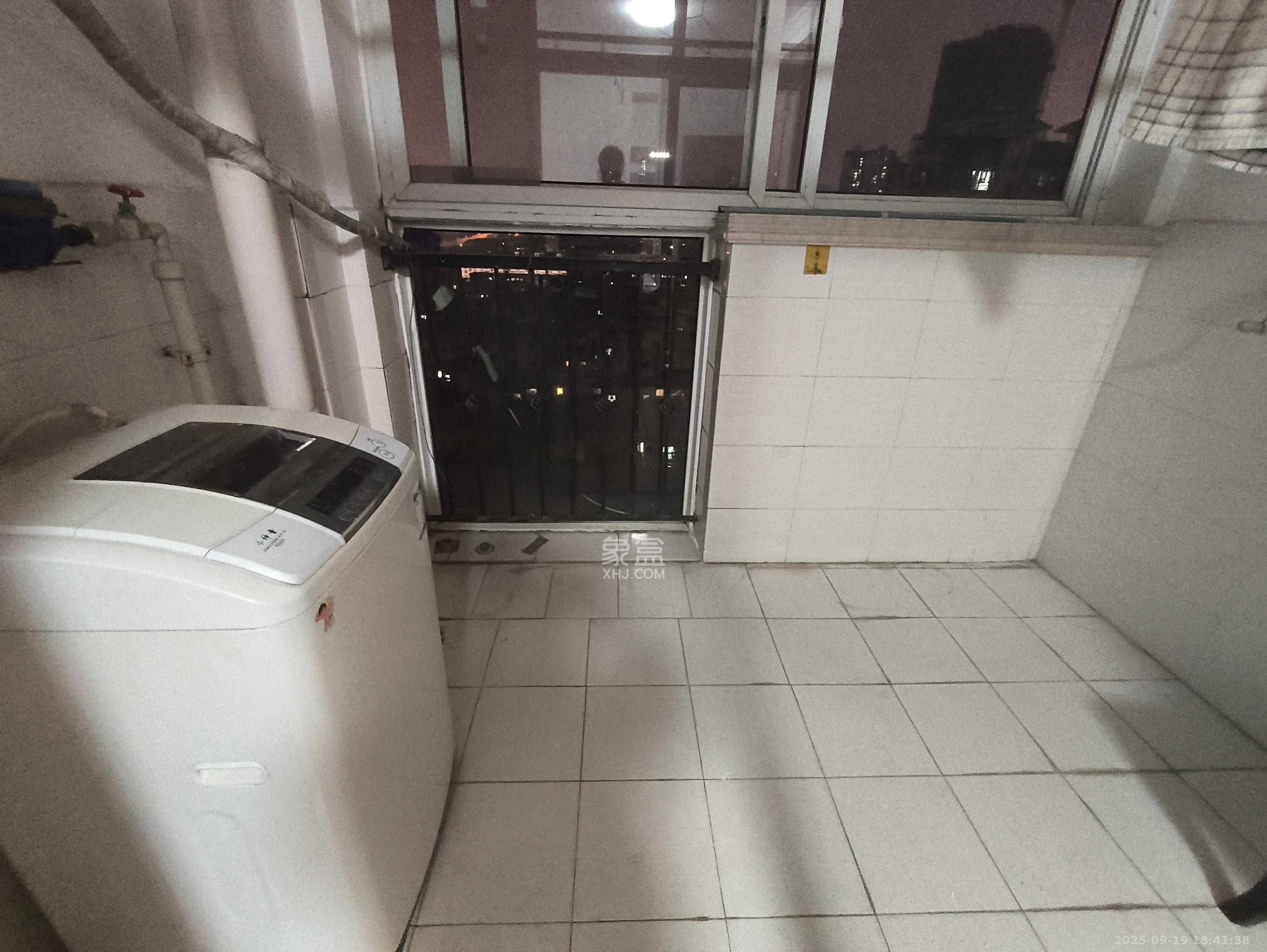 佳润新城(佳润新都) 3室2厅2卫 2500.0元/月 佳润新城(佳润新都) 3室2厅2卫 2500.0元/月室内图