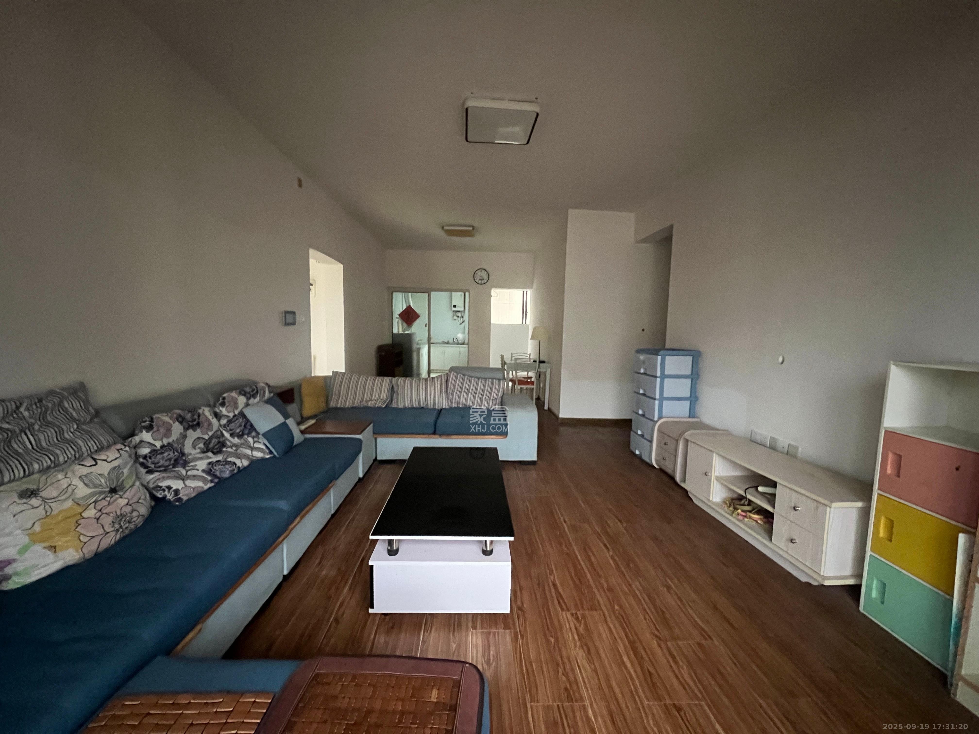 滨江一号(丰泰花园) 3室2厅2卫 2400.0元/月 滨江一号(丰泰花园) 3室2厅2卫 2400.0元/月室内图