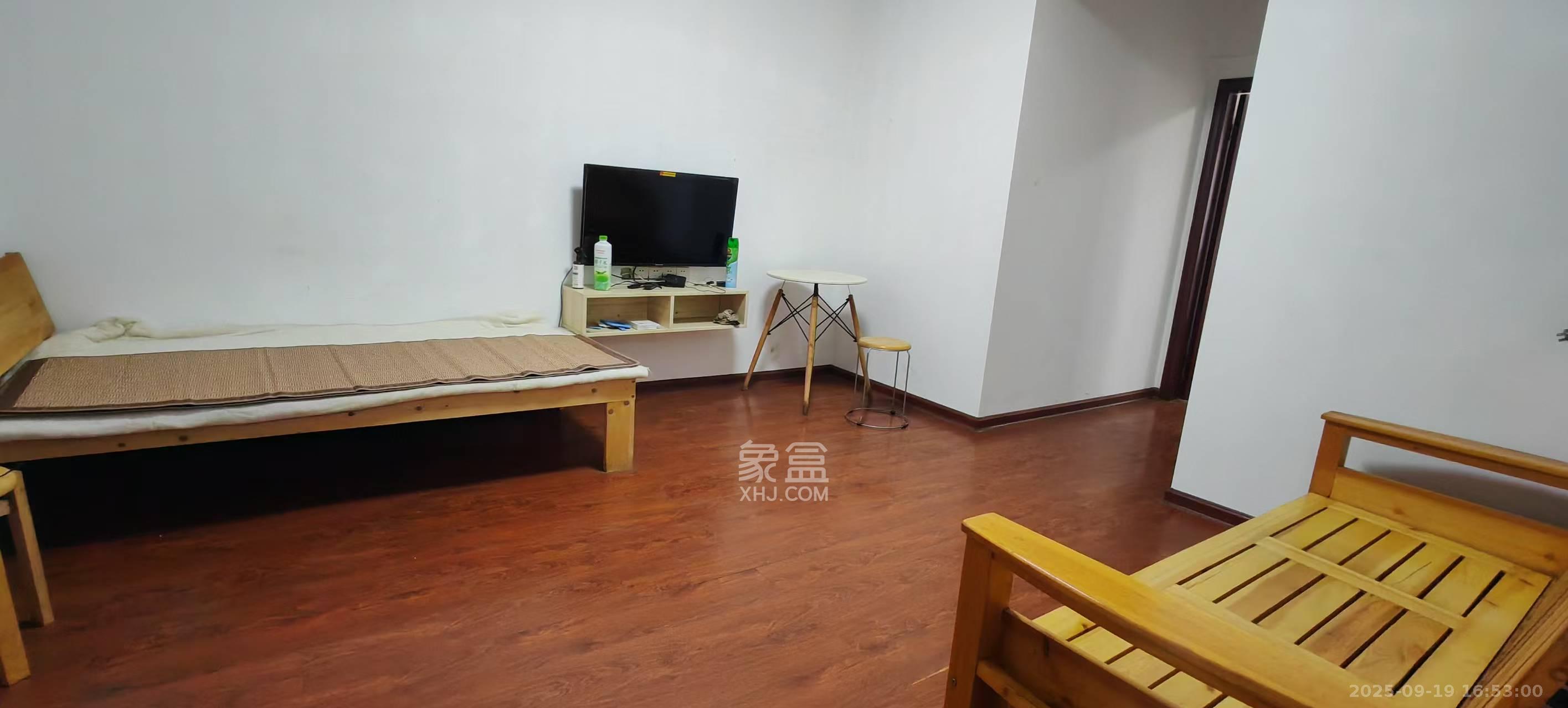 东方美地  2室1厅1卫   1600.00元/月室内图