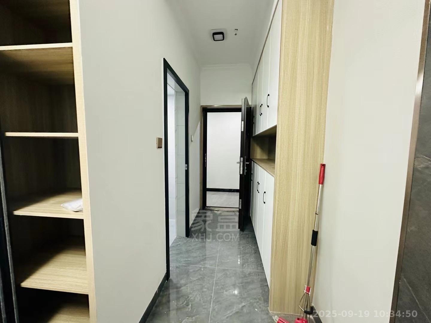 和顺天河广场(型格广场) 1室1厅1卫 1100.0元/月 和顺天河广场(型格广场) 1室1厅1卫 1100.0元/月室内图