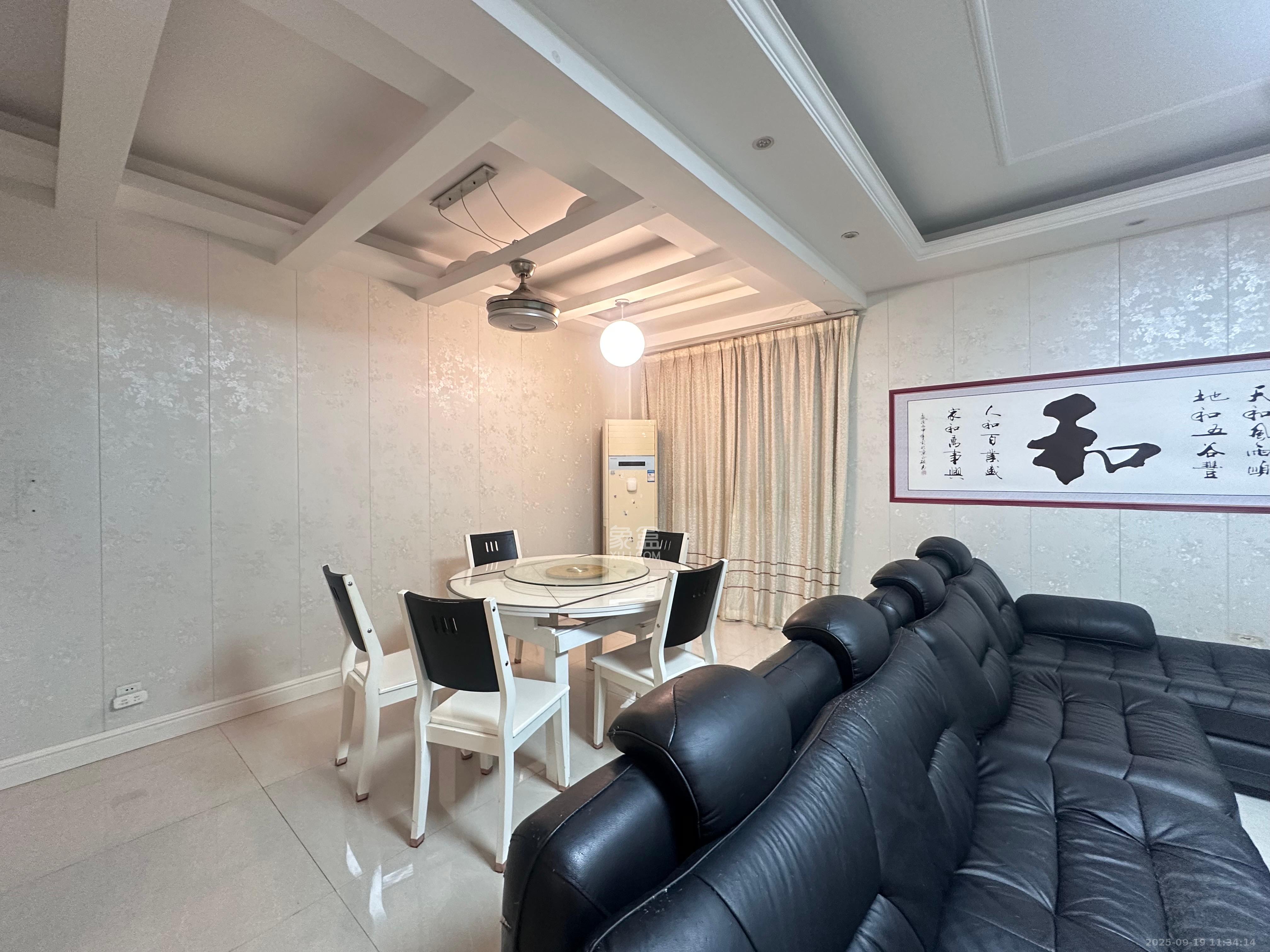 藏珑湖上国际花园 3室2厅2卫 3200.0元/月 藏珑湖上国际花园 3室2厅2卫 3200.0元/月室内图