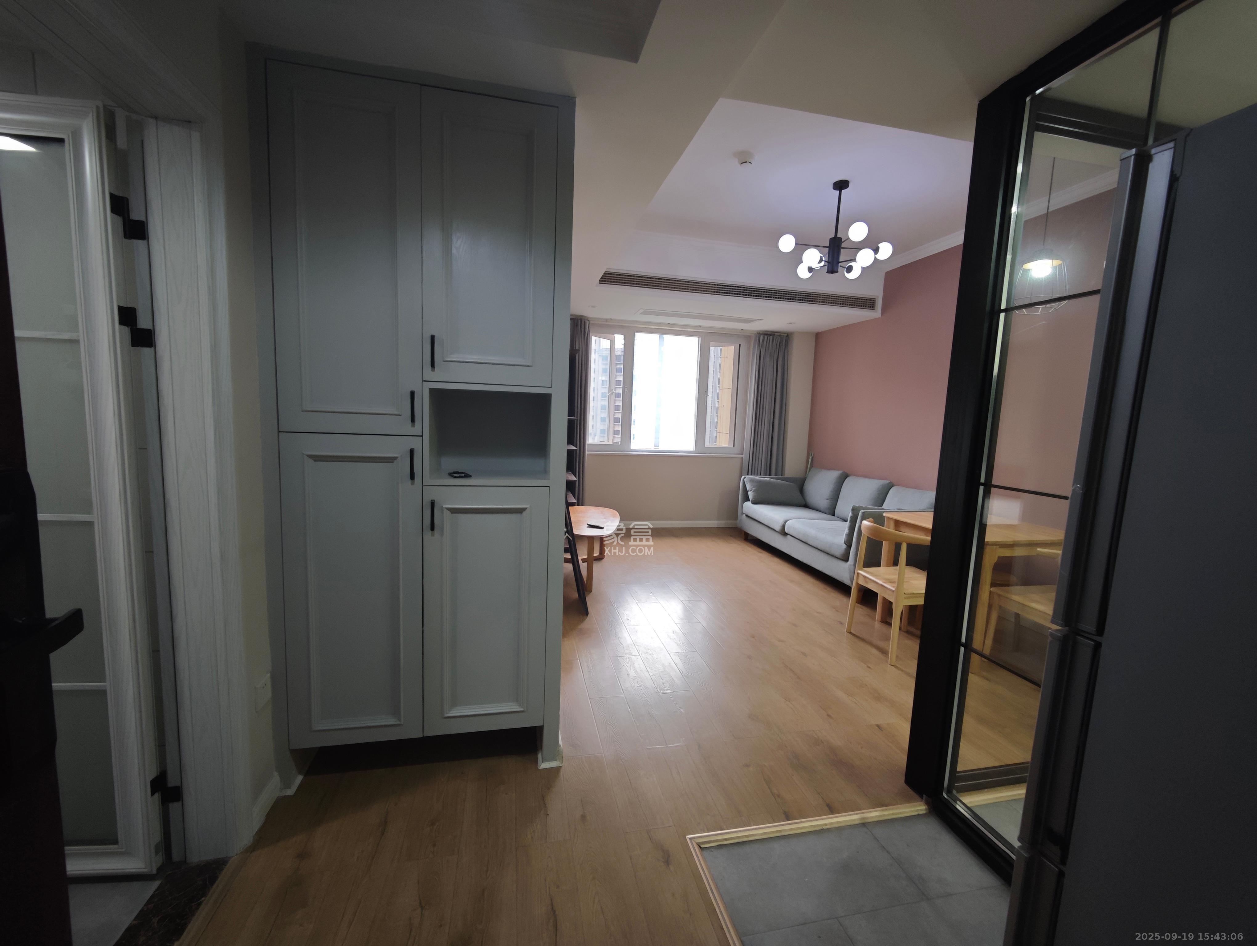 半山公馆(半山国际中心) 1室1厅1卫 2800.0元/月 半山公馆(半山国际中心) 1室1厅1卫 2800.0元/月室内图