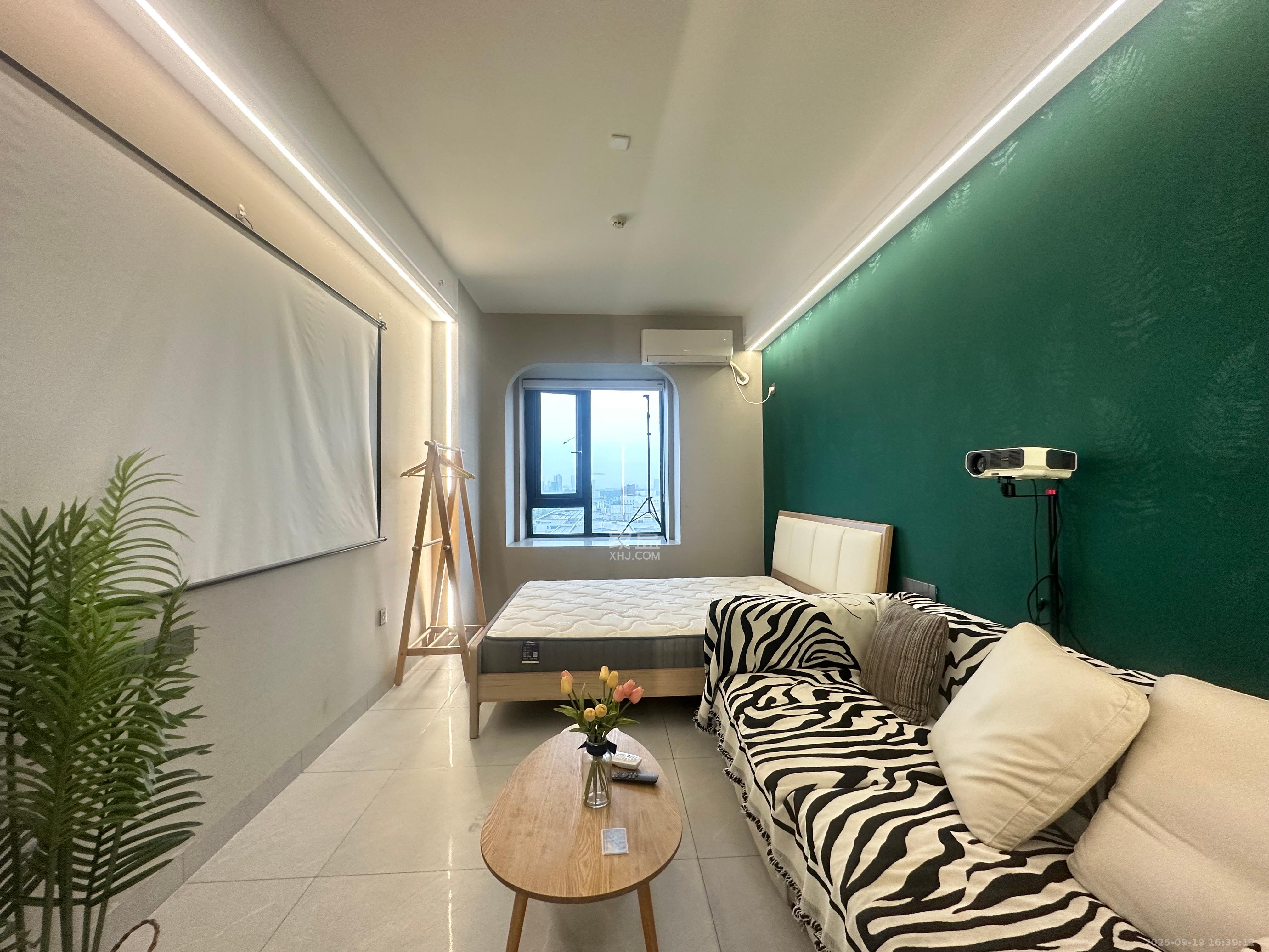 保利麓谷林语I区  1室1厅1卫    1500.0元/月