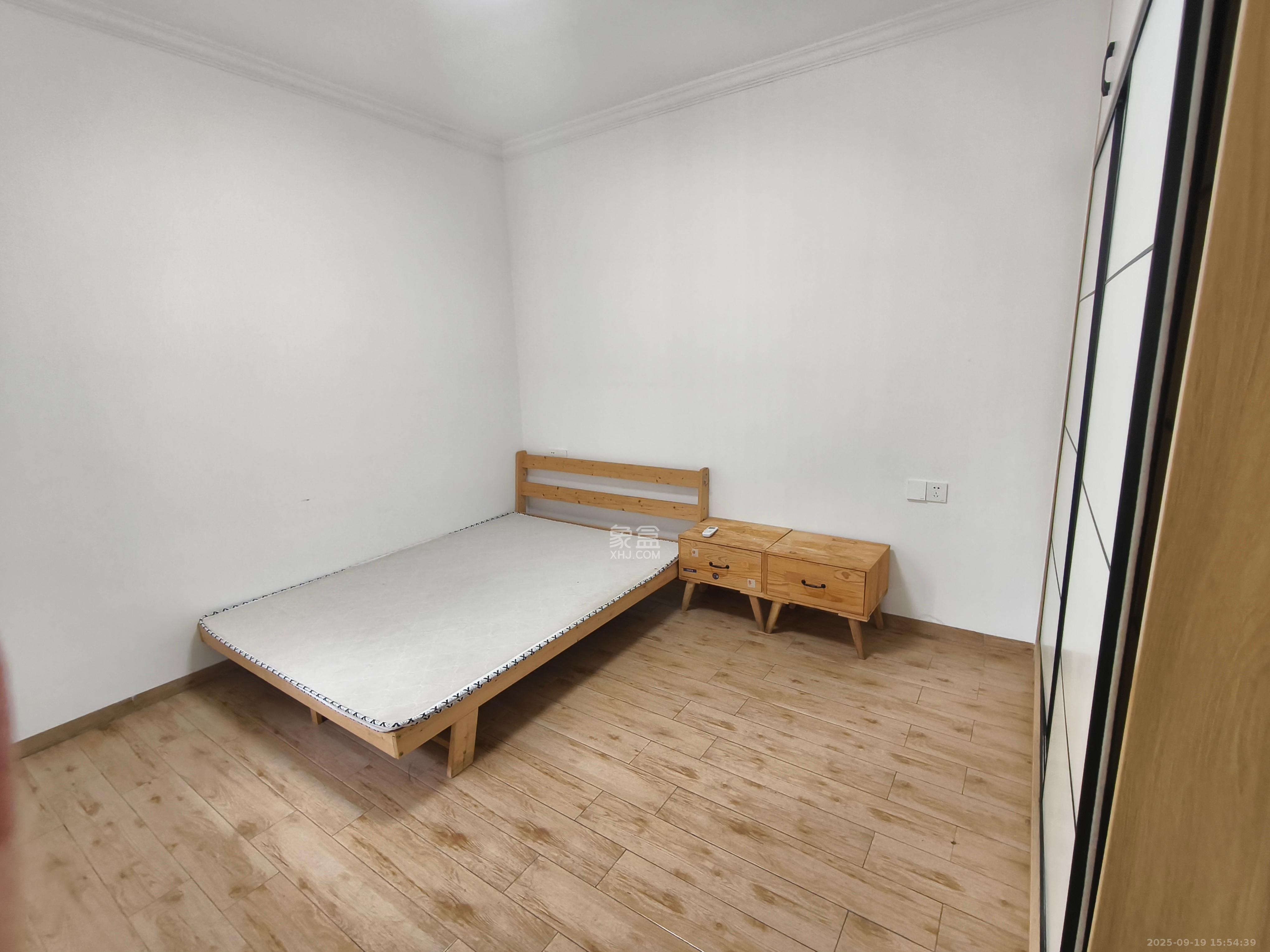 蓝山郡 3室2厅2卫 2400.0元/月 蓝山郡 3室2厅2卫 2400.0元/月室内图