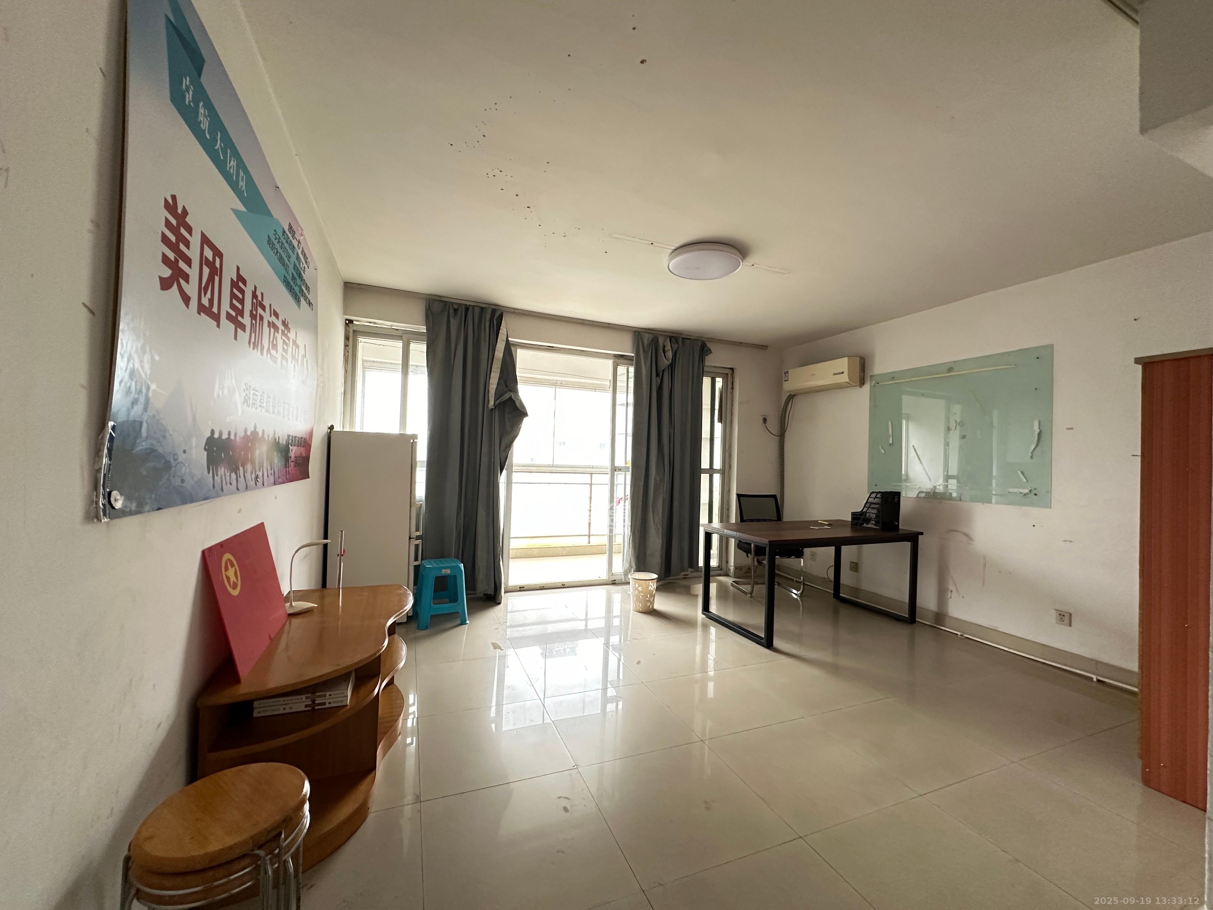 海利华宫大厦 1室1厅1卫 1500.0元/月 海利华宫大厦 1室1厅1卫 1500.0元/月室内图