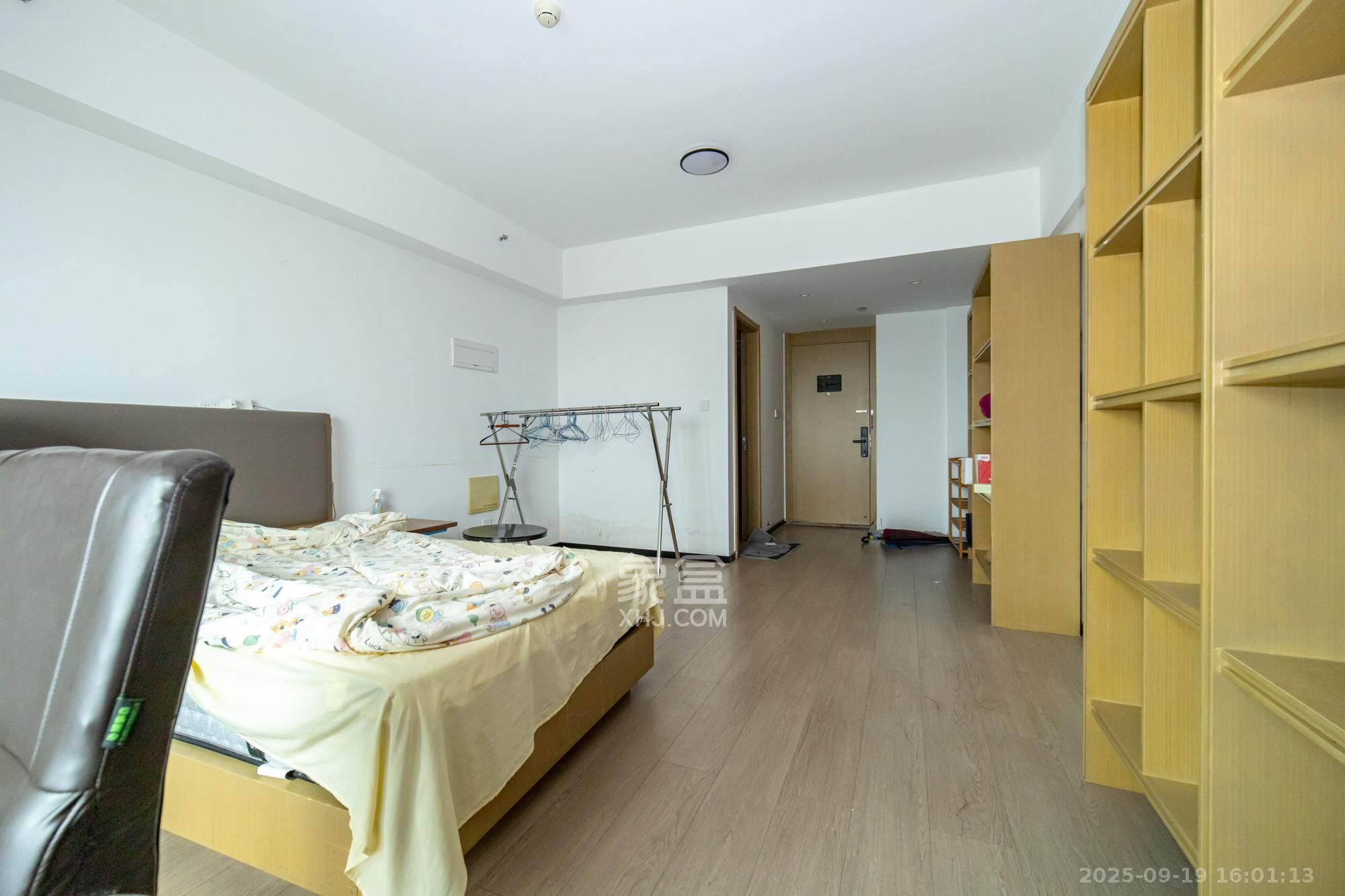 金科时代中心  1室1厅1卫    15.0万 金科时代中心  1室1厅1卫    15.0万客厅