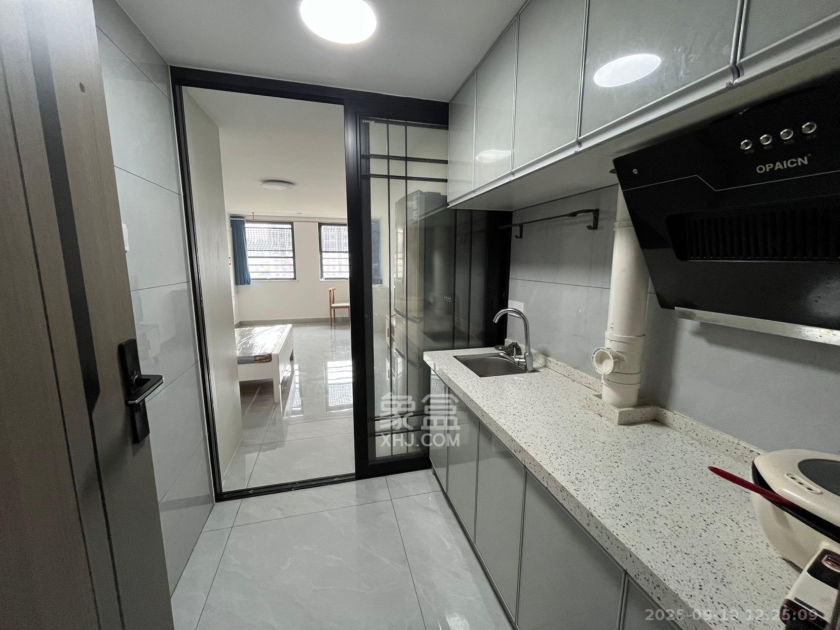 华润置地广场二期 1室1厅1卫 1100.0元/月 华润置地广场二期 1室1厅1卫 1100.0元/月室内图