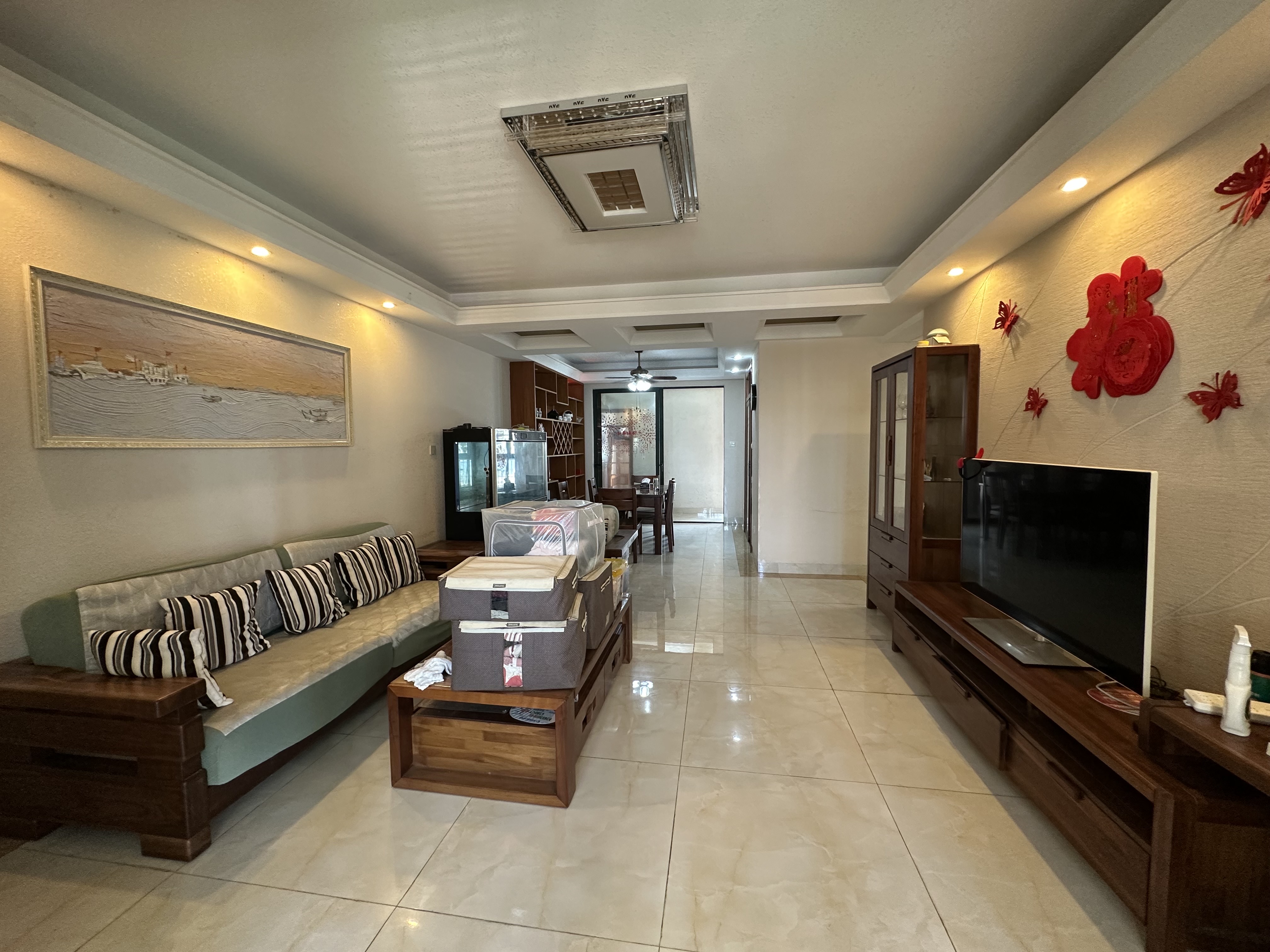 海阔天空-国瑞城二期(雅仕苑) 4室2厅2卫 5600.0元/月 海阔天空-国瑞城二期(雅仕苑) 4室2厅2卫 5600.0元/月室内图