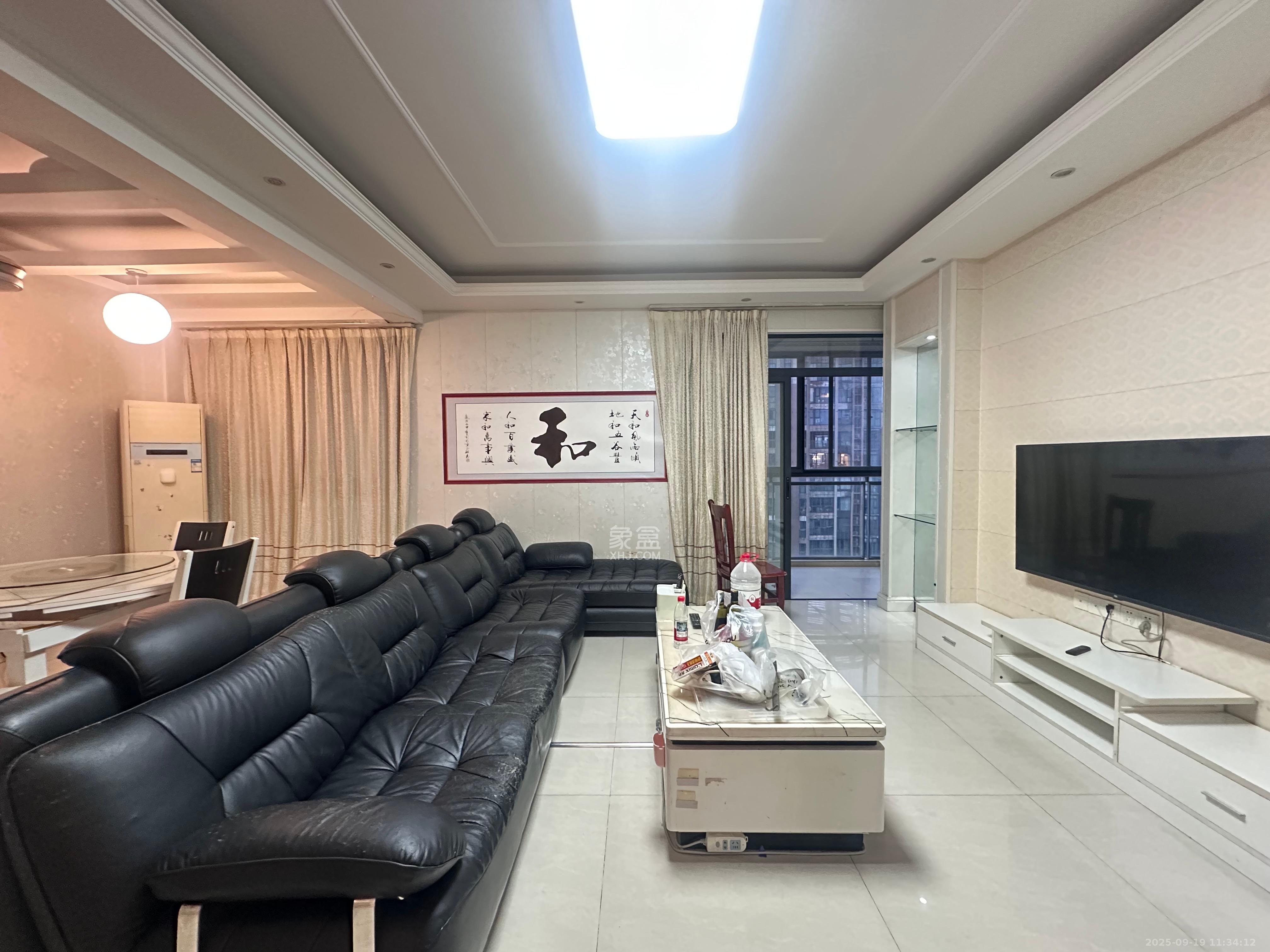 藏珑湖上国际花园  3室2厅2卫    3200.0元/月 藏珑湖上国际花园  3室2厅2卫    3200.0元/月