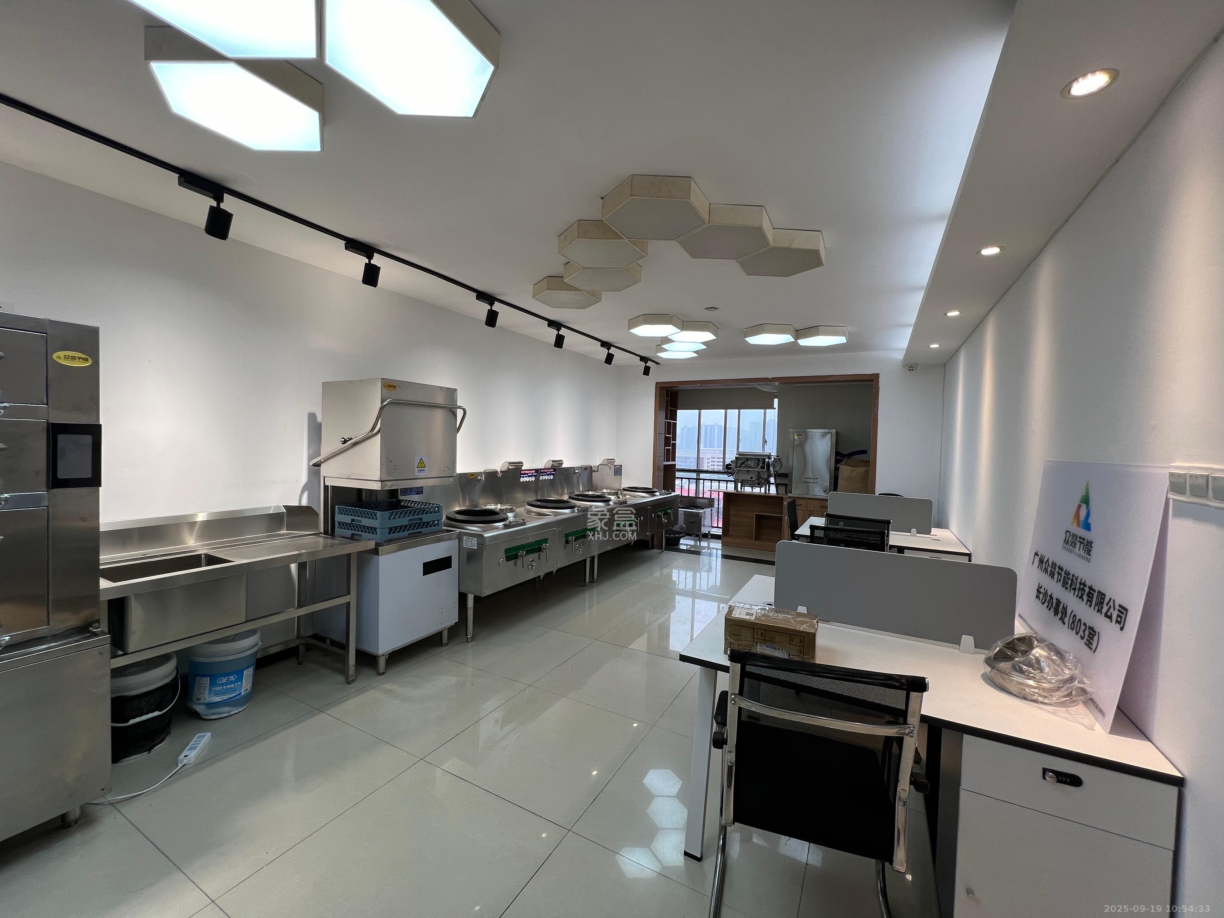 高桥现代商贸城 3室2厅1卫 2700.0元/月 高桥现代商贸城 3室2厅1卫 2700.0元/月室内图