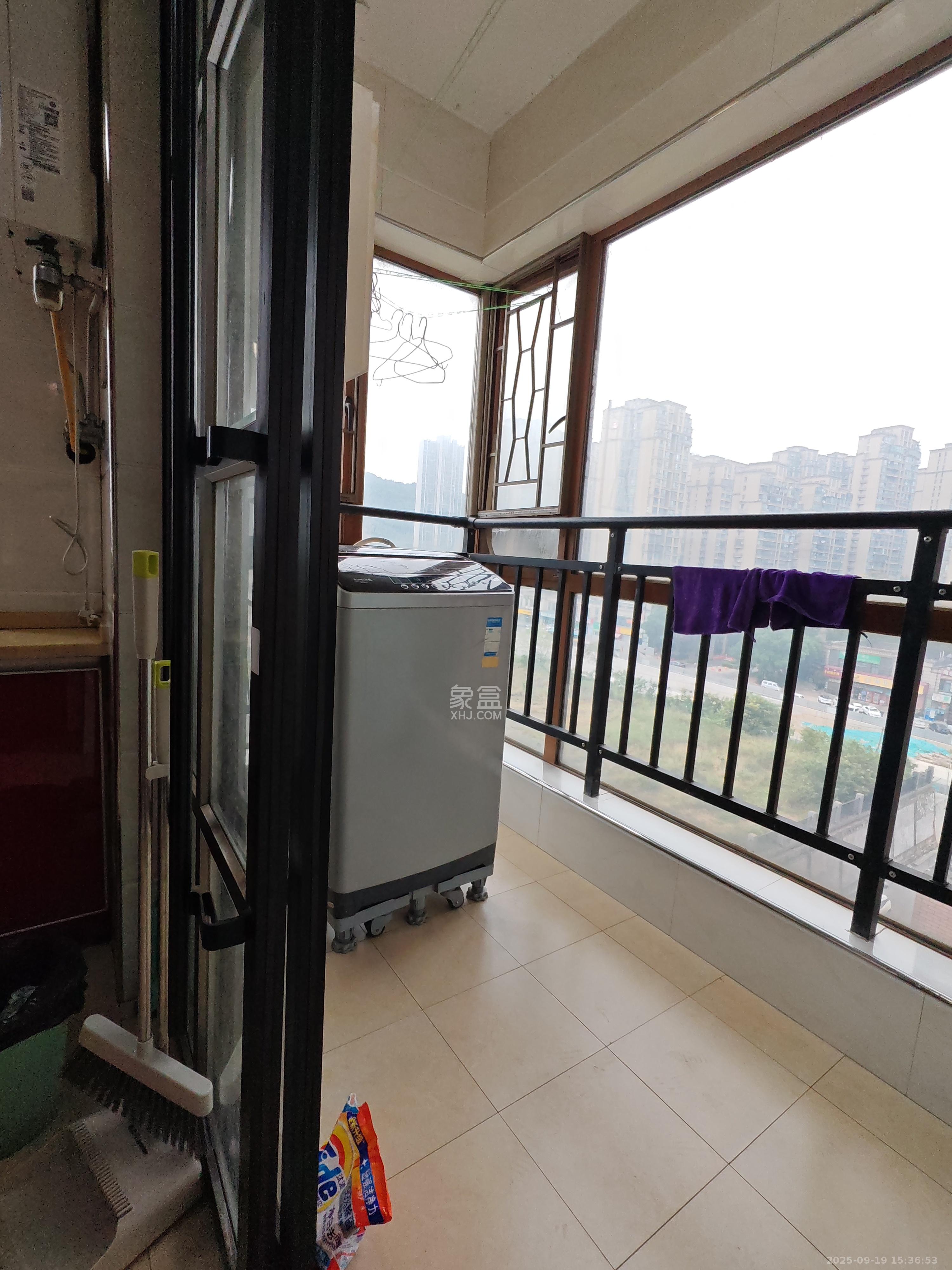 锑都家园  3室2厅2卫    2000.0元/月室内图