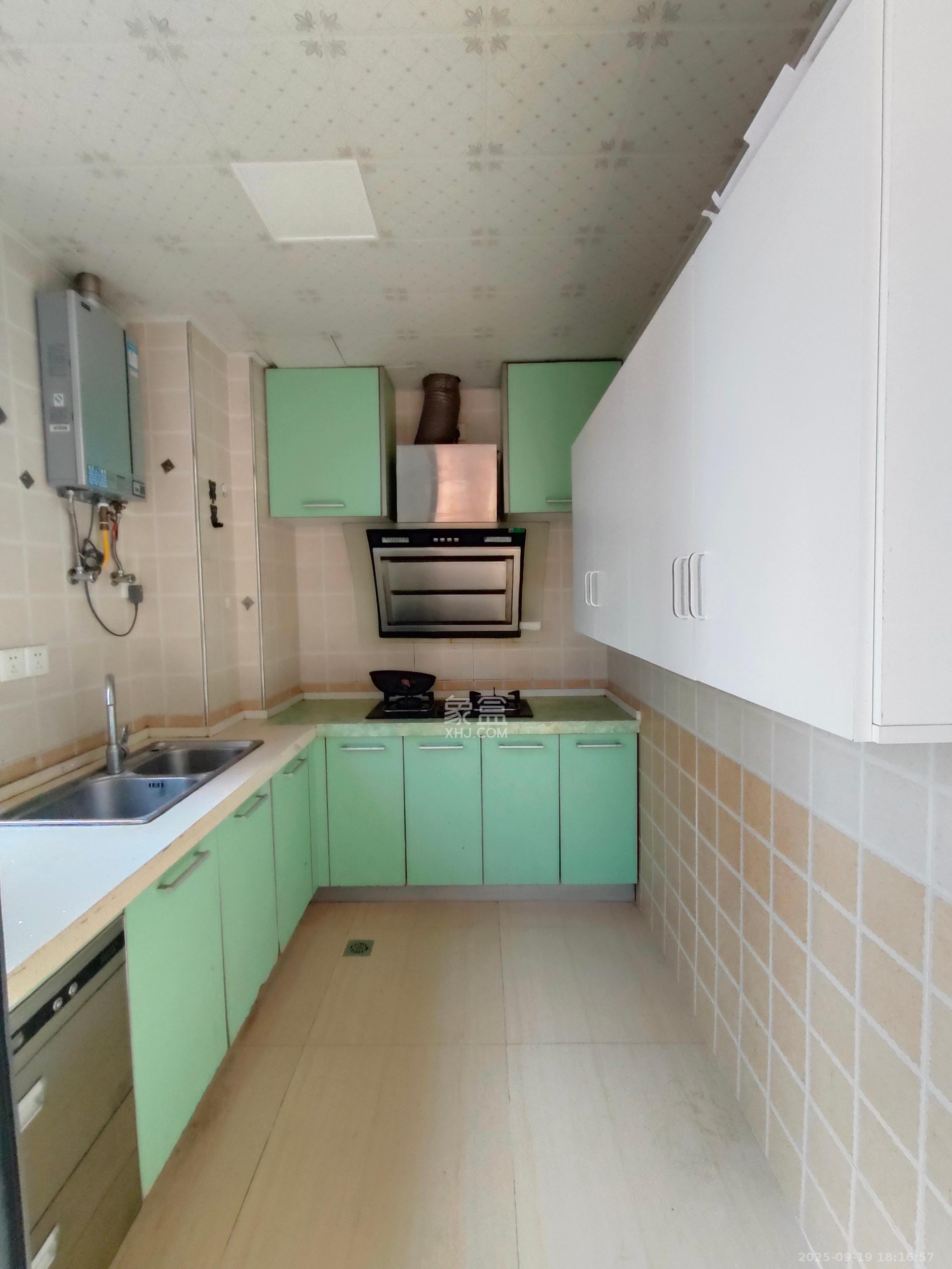 长房时代城  3室2厅1卫    2300.0元/月室内图