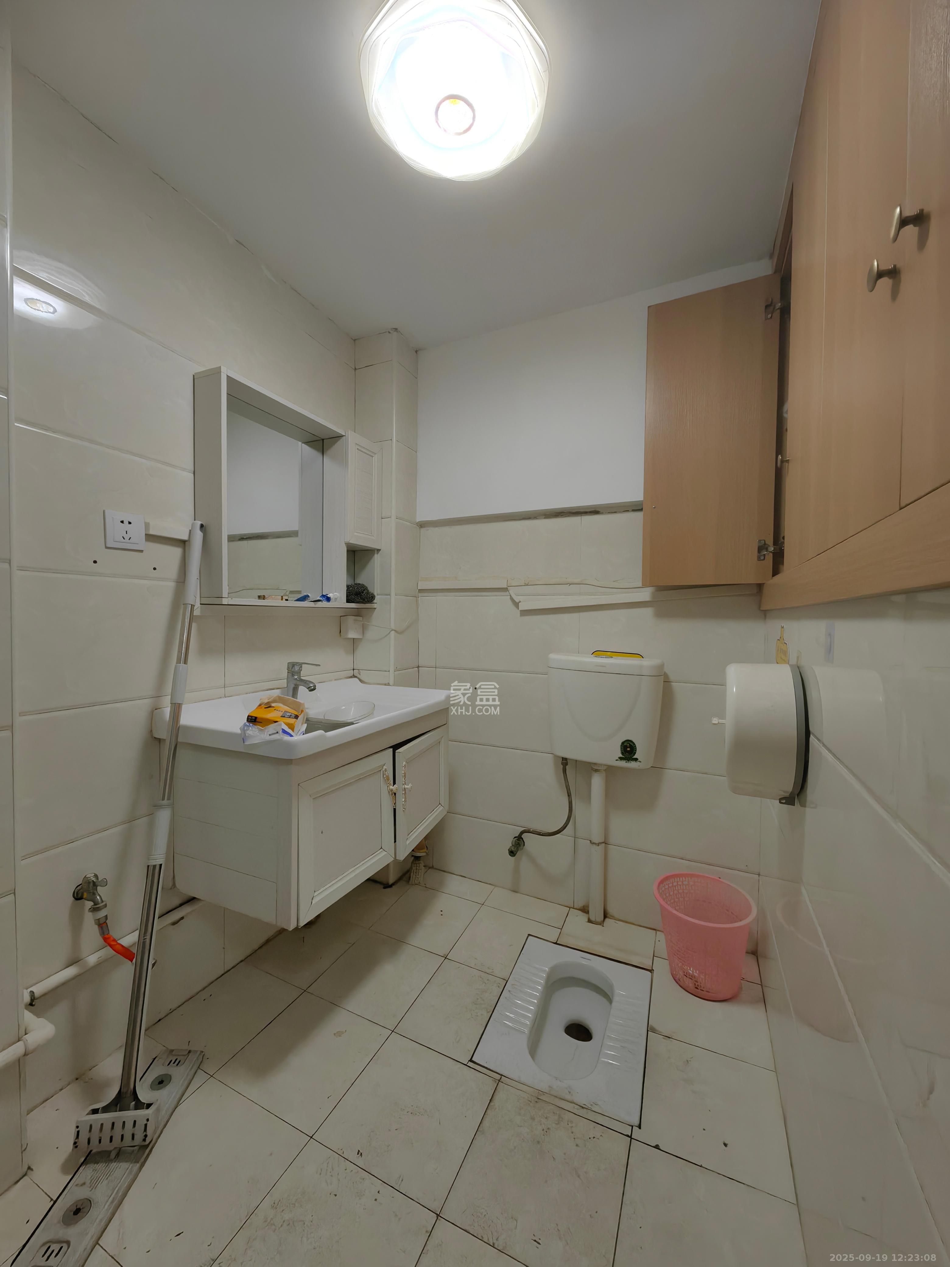 八方小区C区   65.0㎡      8000.0元/月室内图