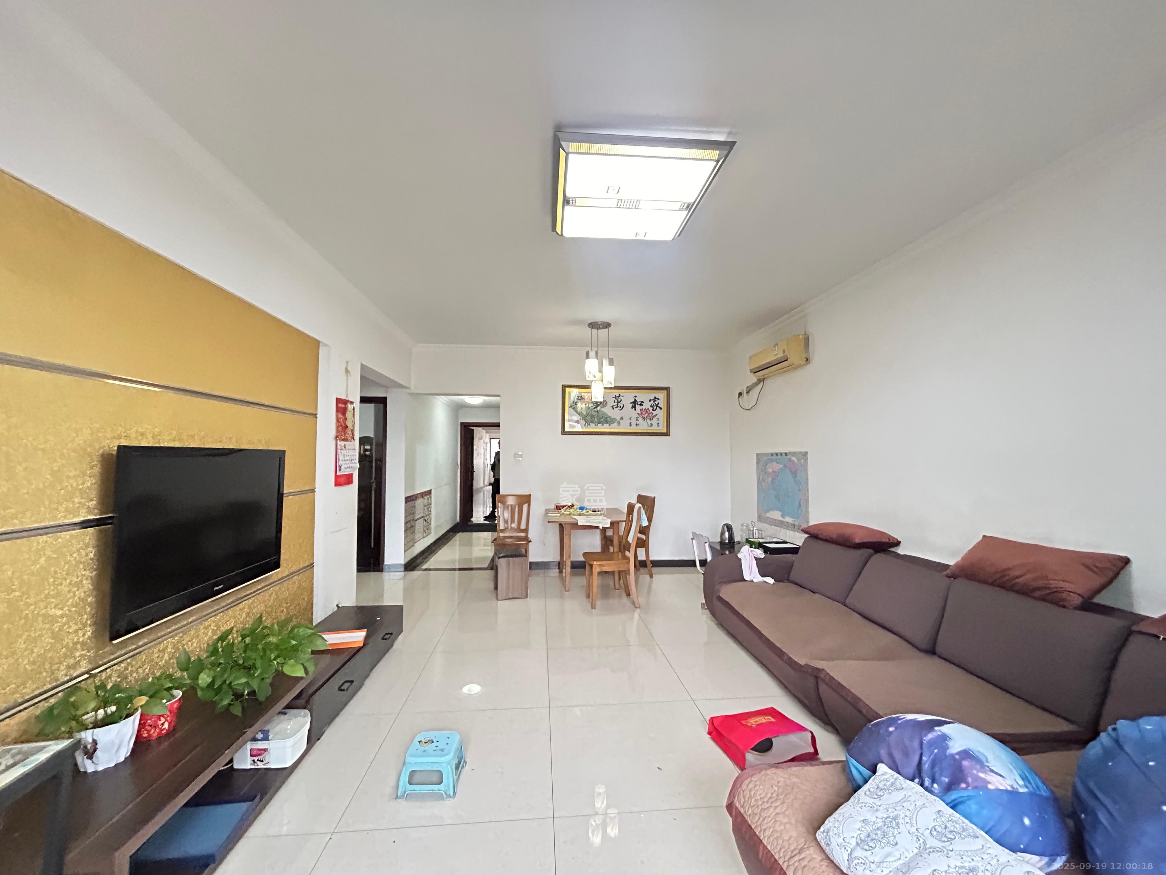 阳光100一期、四五期 3室2厅1卫 2200.0元/月 阳光100一期、四五期 3室2厅1卫 2200.0元/月室内图