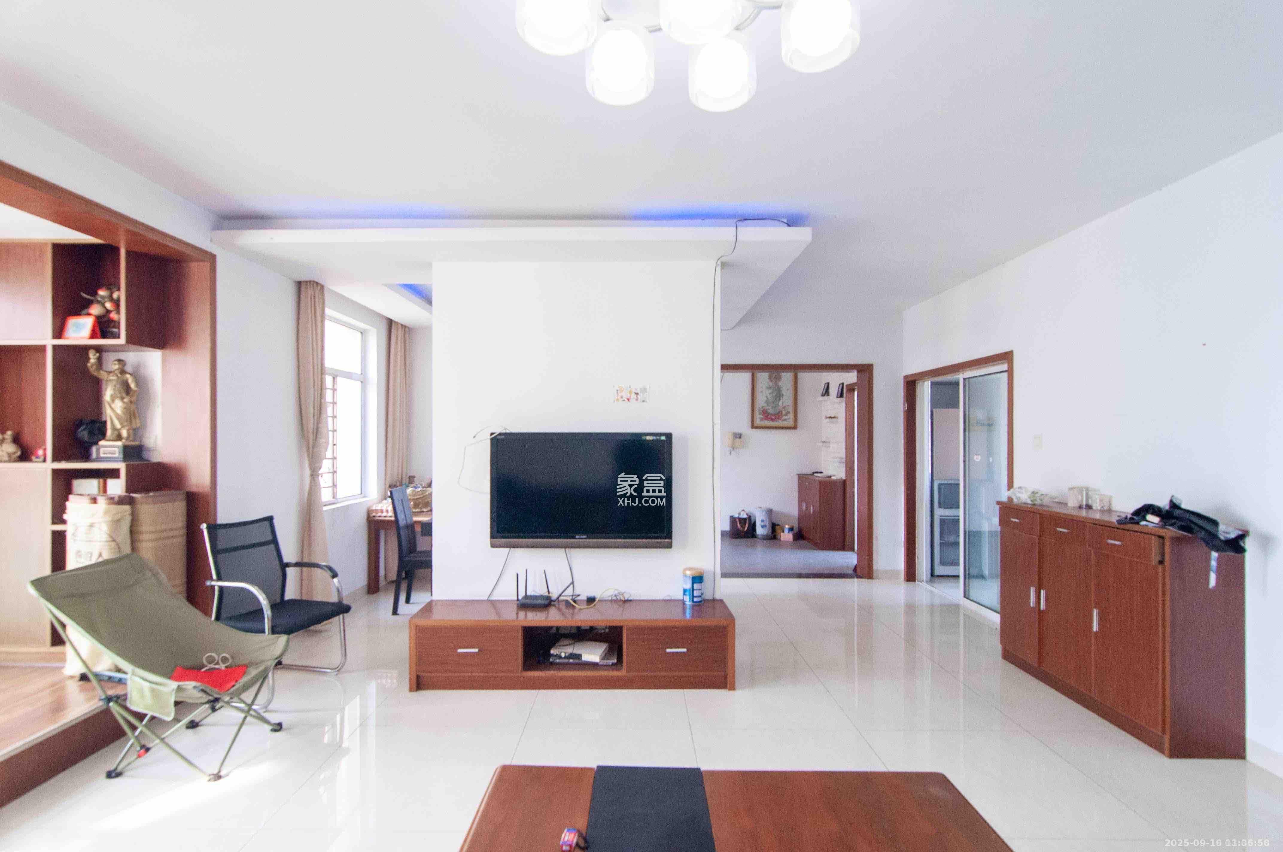 湘麓国际 3室2厅2卫 2600.0元/月 湘麓国际 3室2厅2卫 2600.0元/月室内图