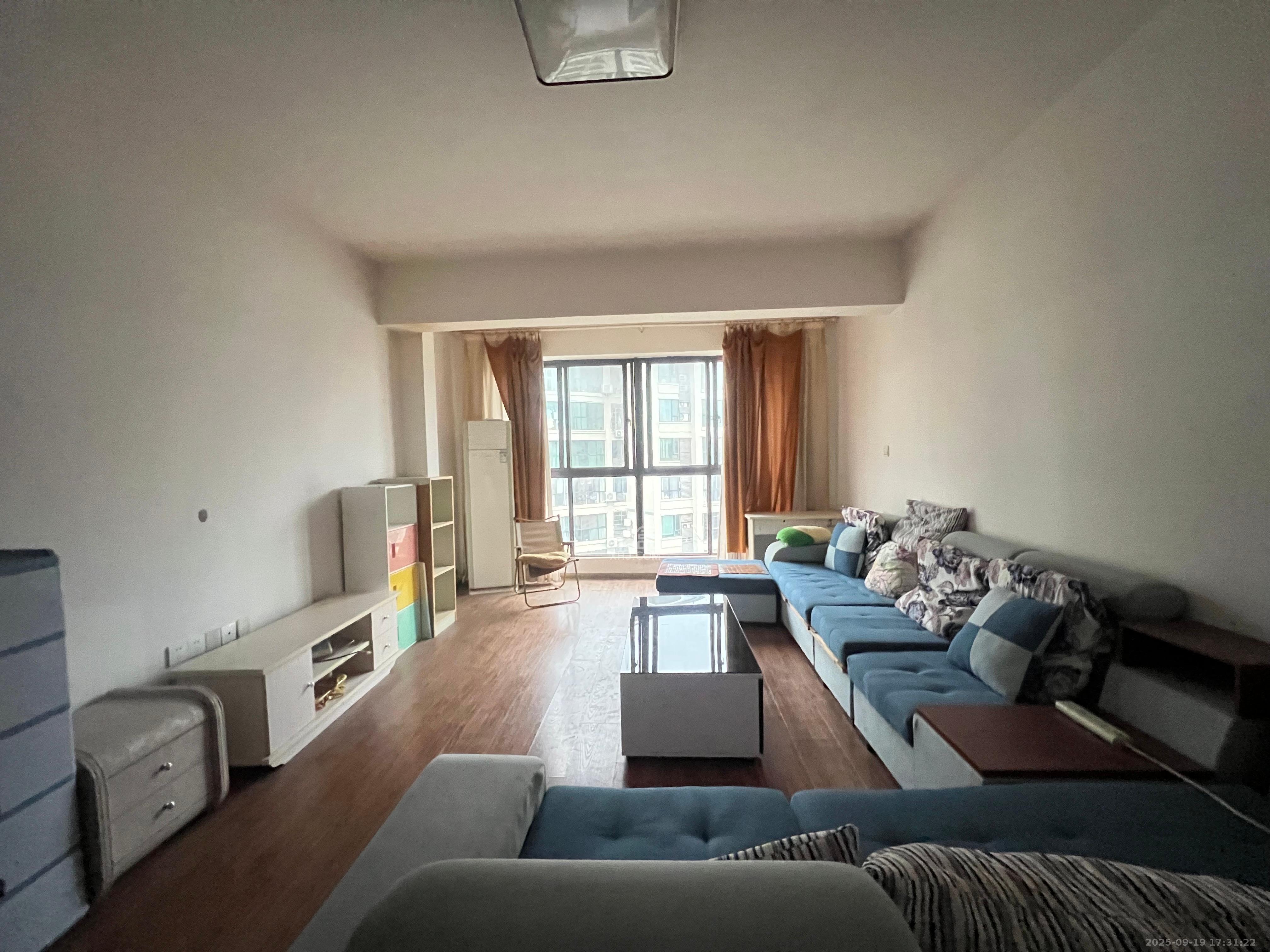 滨江一号(丰泰花园) 3室2厅2卫 2400.0元/月 滨江一号(丰泰花园) 3室2厅2卫 2400.0元/月室内图