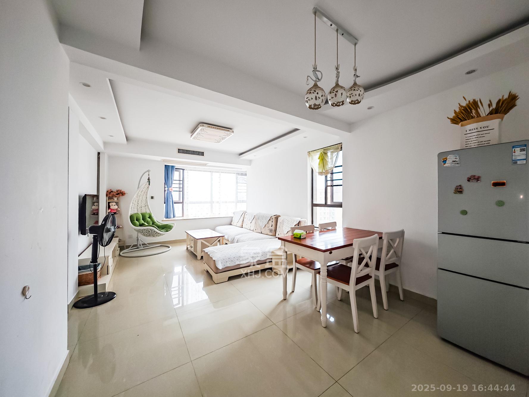 山语城二期  3室2厅1卫    69.8万客厅