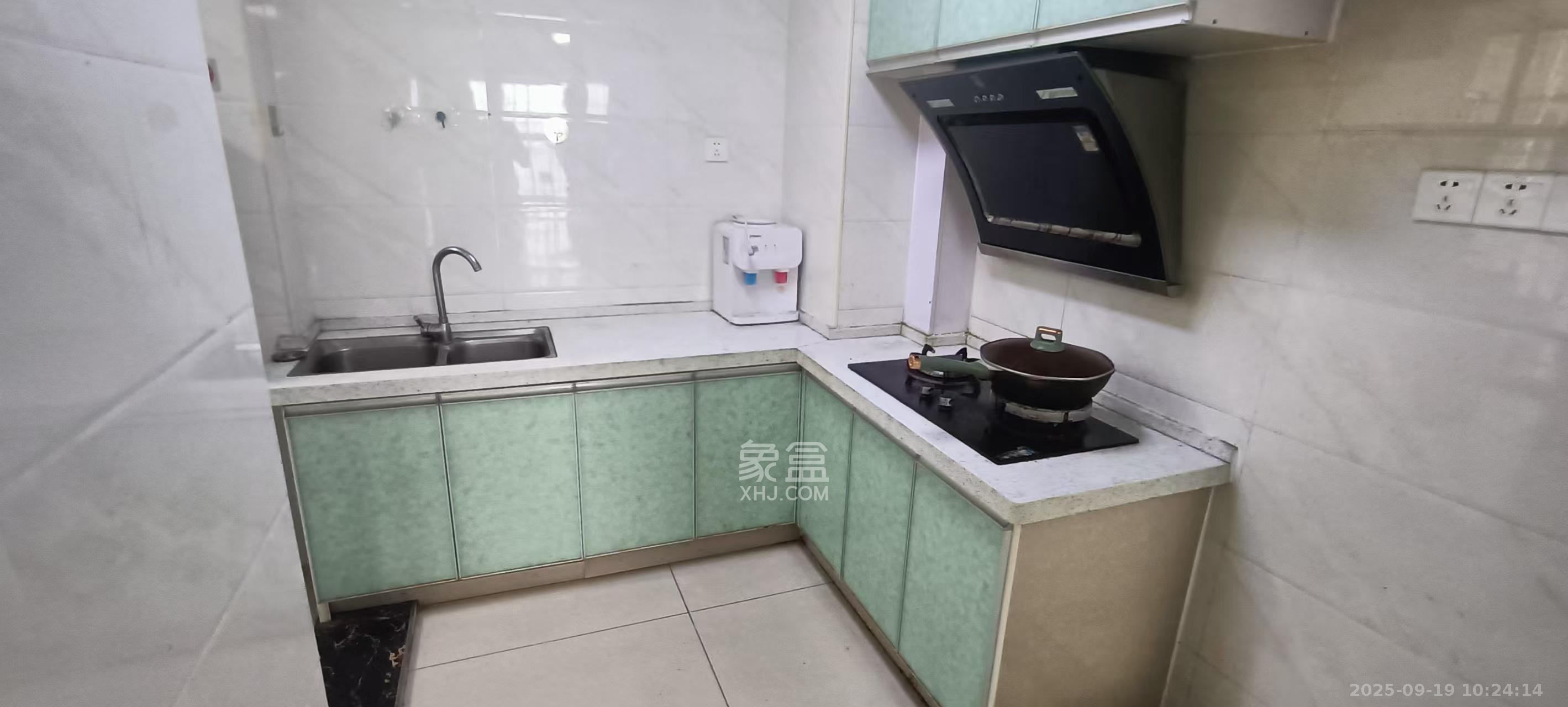 芒果天地(芒果雅苑) 3室2厅2卫 2200.0元/月 芒果天地(芒果雅苑) 3室2厅2卫 2200.0元/月室内图